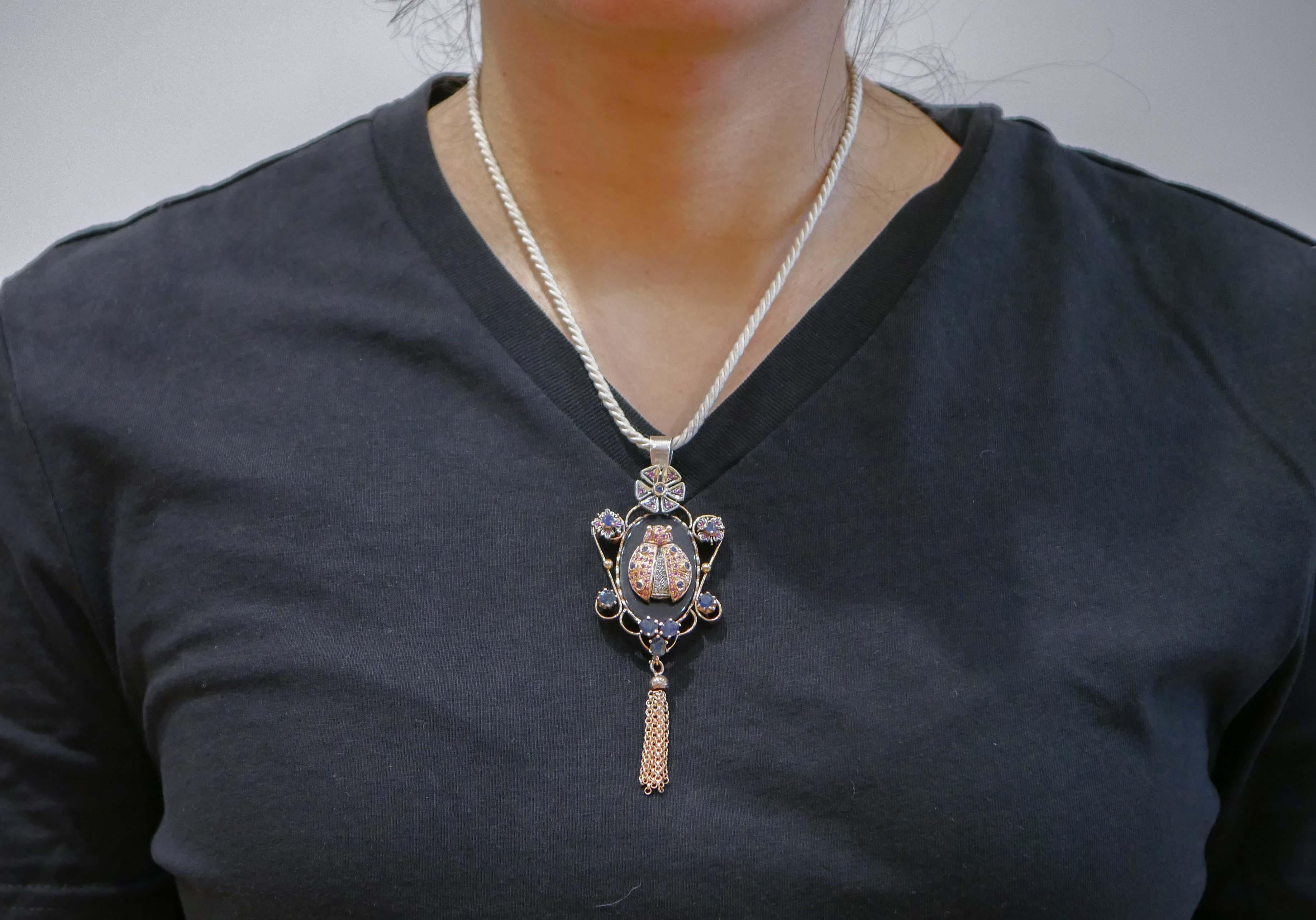 Collier pendentif en or rose, saphirs, rubis, diamants, onyx, onyx et argent Bon état - En vente à Marcianise, Marcianise (CE)
