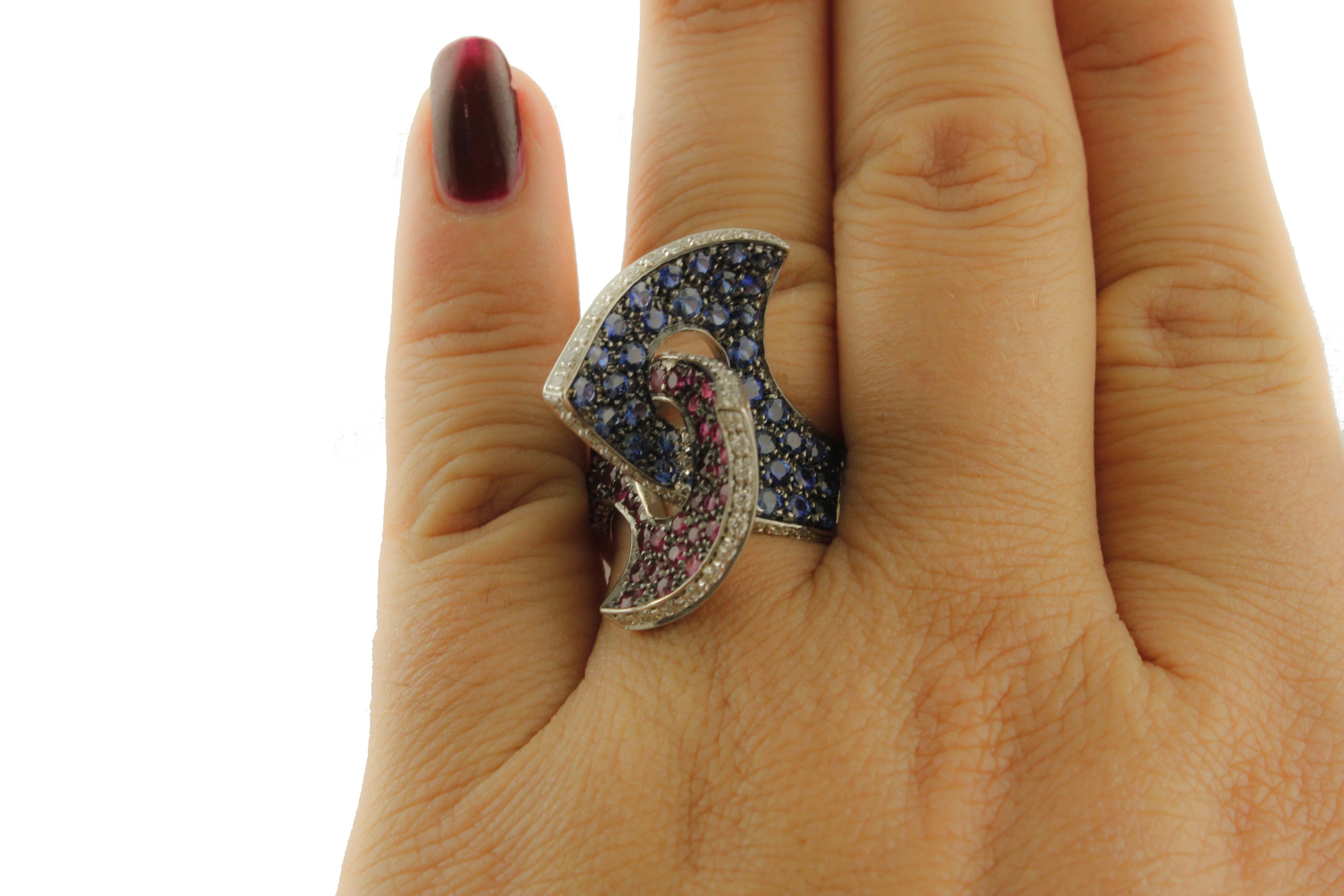 Saphire Rubine Diamanten Weißgold Ring im Zustand „Gut“ im Angebot in Marcianise, Marcianise (CE)