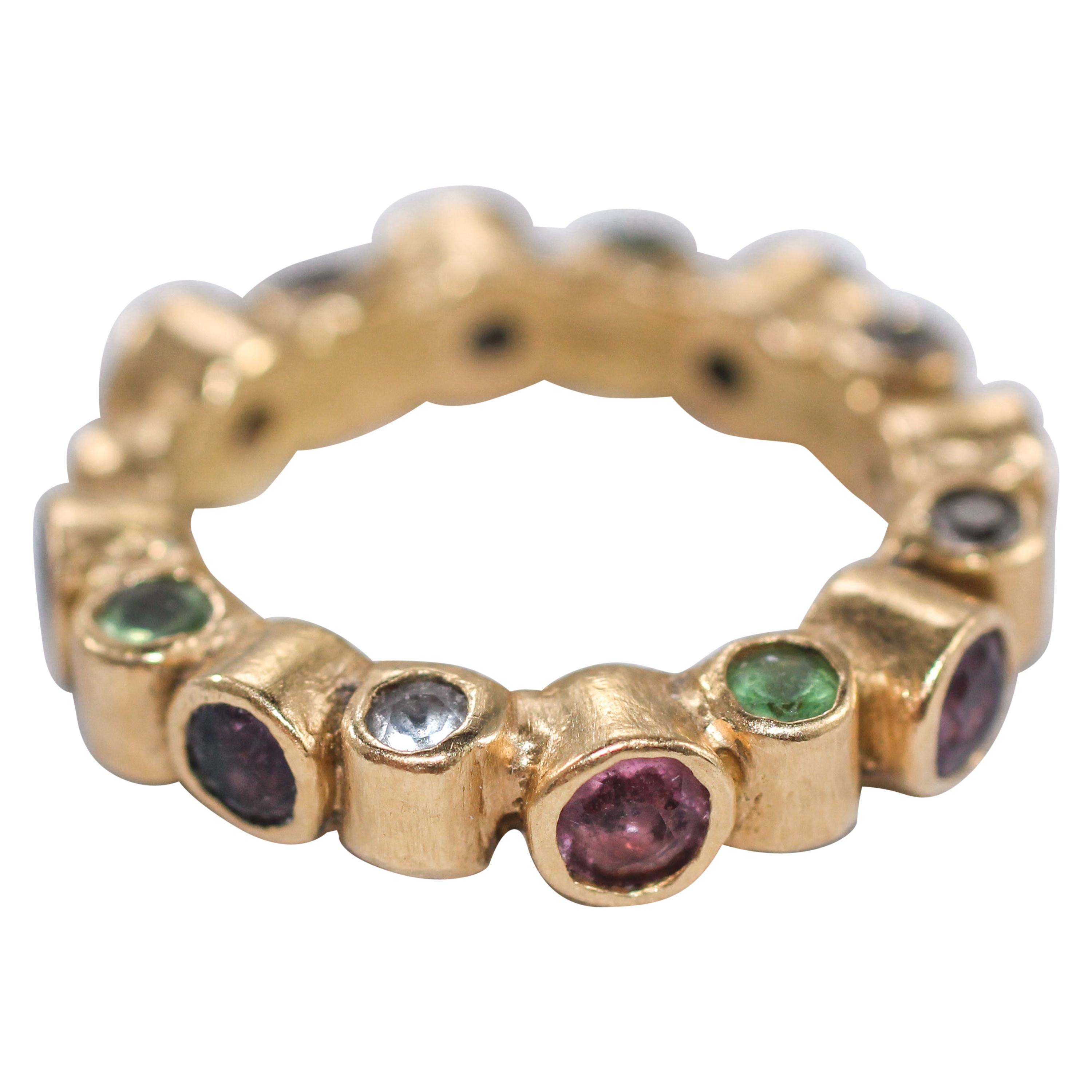 Handgefertigter Ring mit Saphiren, Tsavorit, Tanzaniten, 18 Karat massivem Gold, Mode oder Braut, Handgefertigt im Angebot