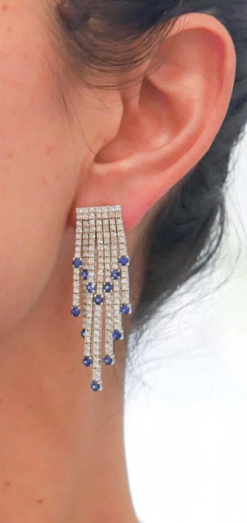 Sapphires, Diamonds, 18 Karat White Gold Earrings In New Condition In Marcianise, Marcianise (CE)