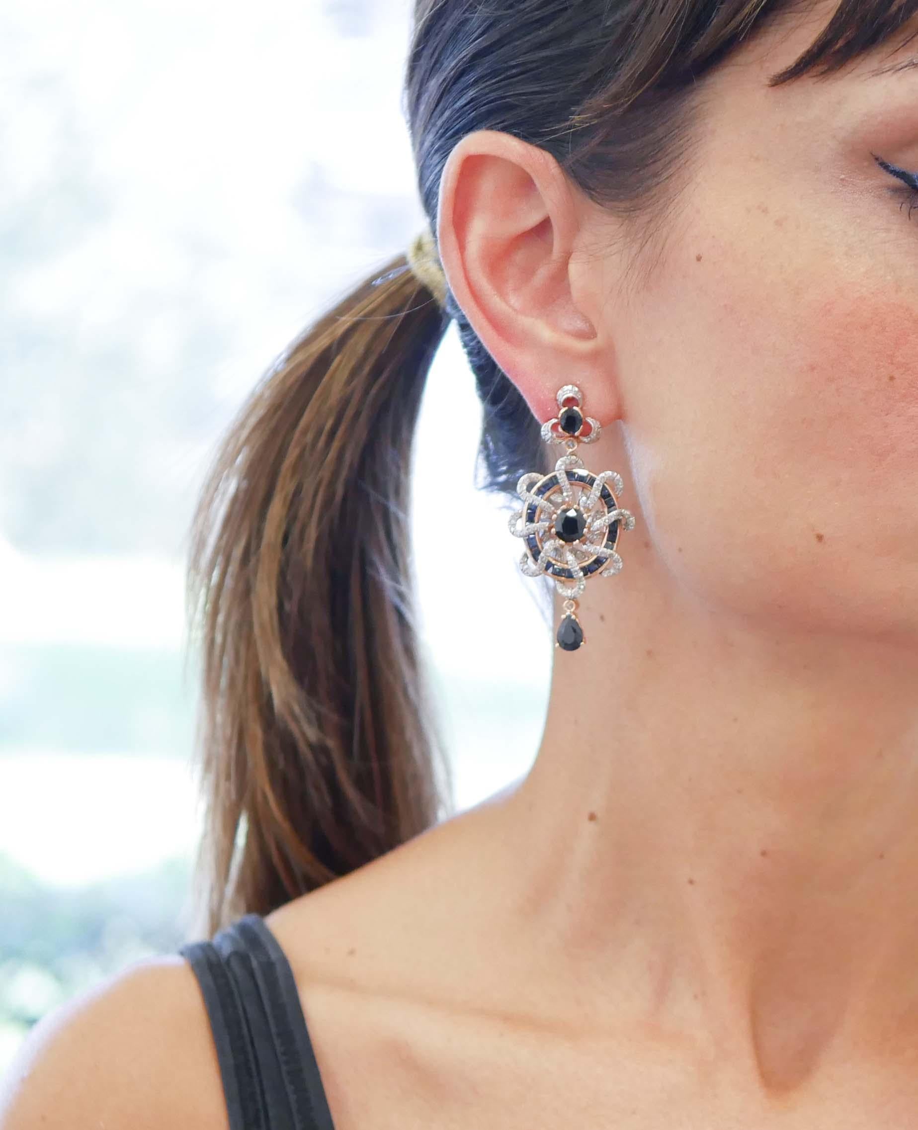 Taille mixte Boucles d'oreilles en or rose, saphirs et diamants en vente
