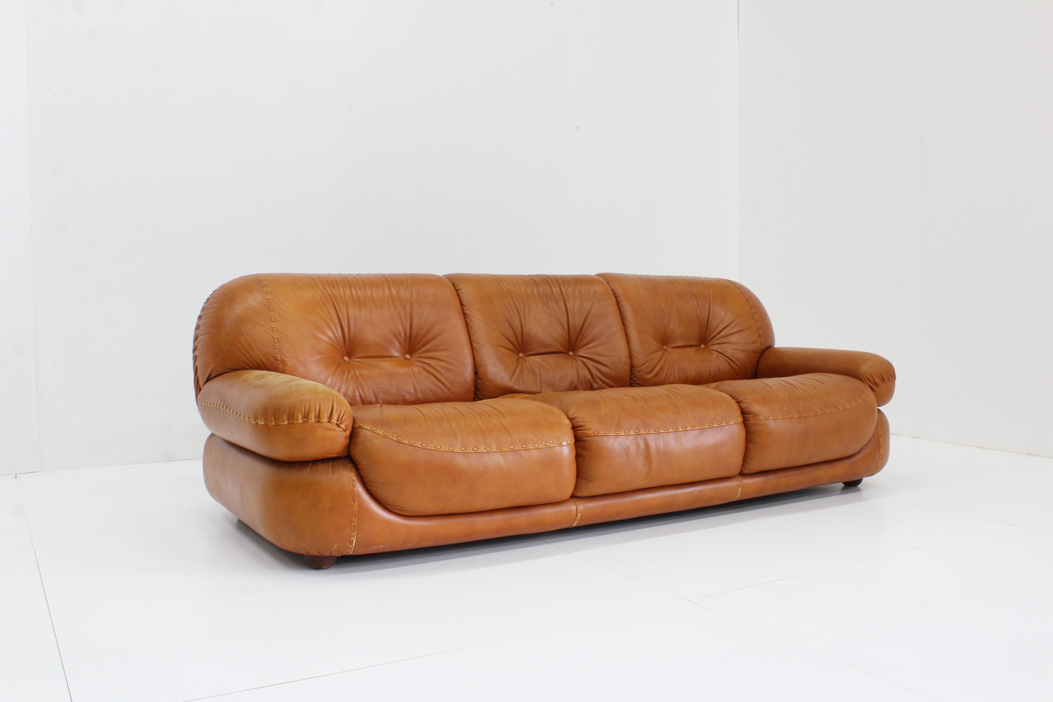 Italian cognac Leather 3 seater sofa designed by Sapporo for Mobil Girgi in the 1970s. The sofa is extremly comfortable and well designed, high quality italian design. Original cognac leather upholstery, beautiful patina. The sofa has a very good
