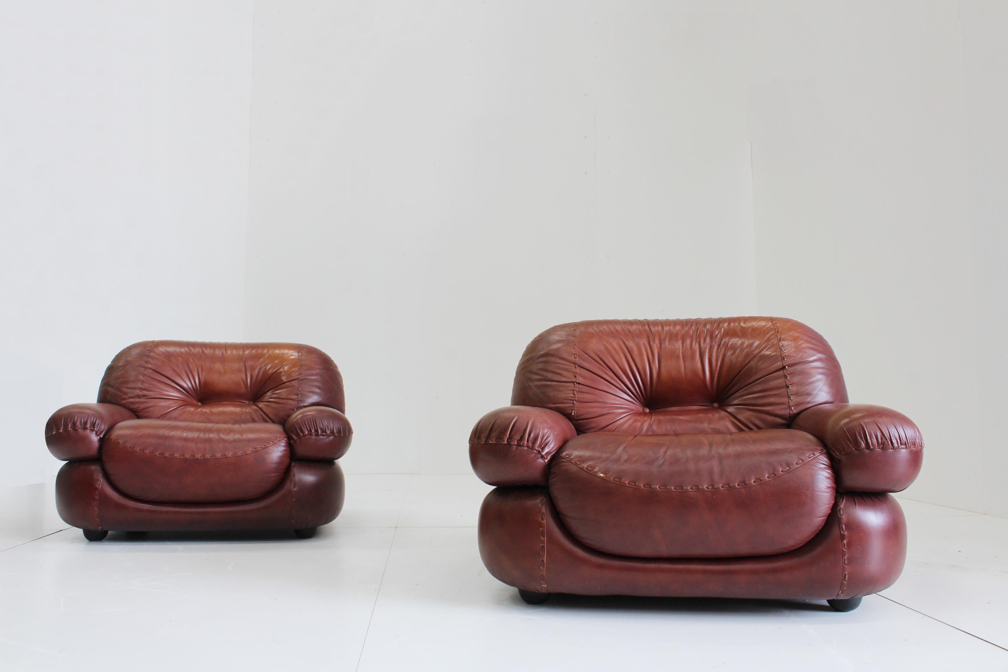 Late 20th Century Sapporo Italian Leather Lounge Chairs for Mobil Girgi 1970s, Set of 2
