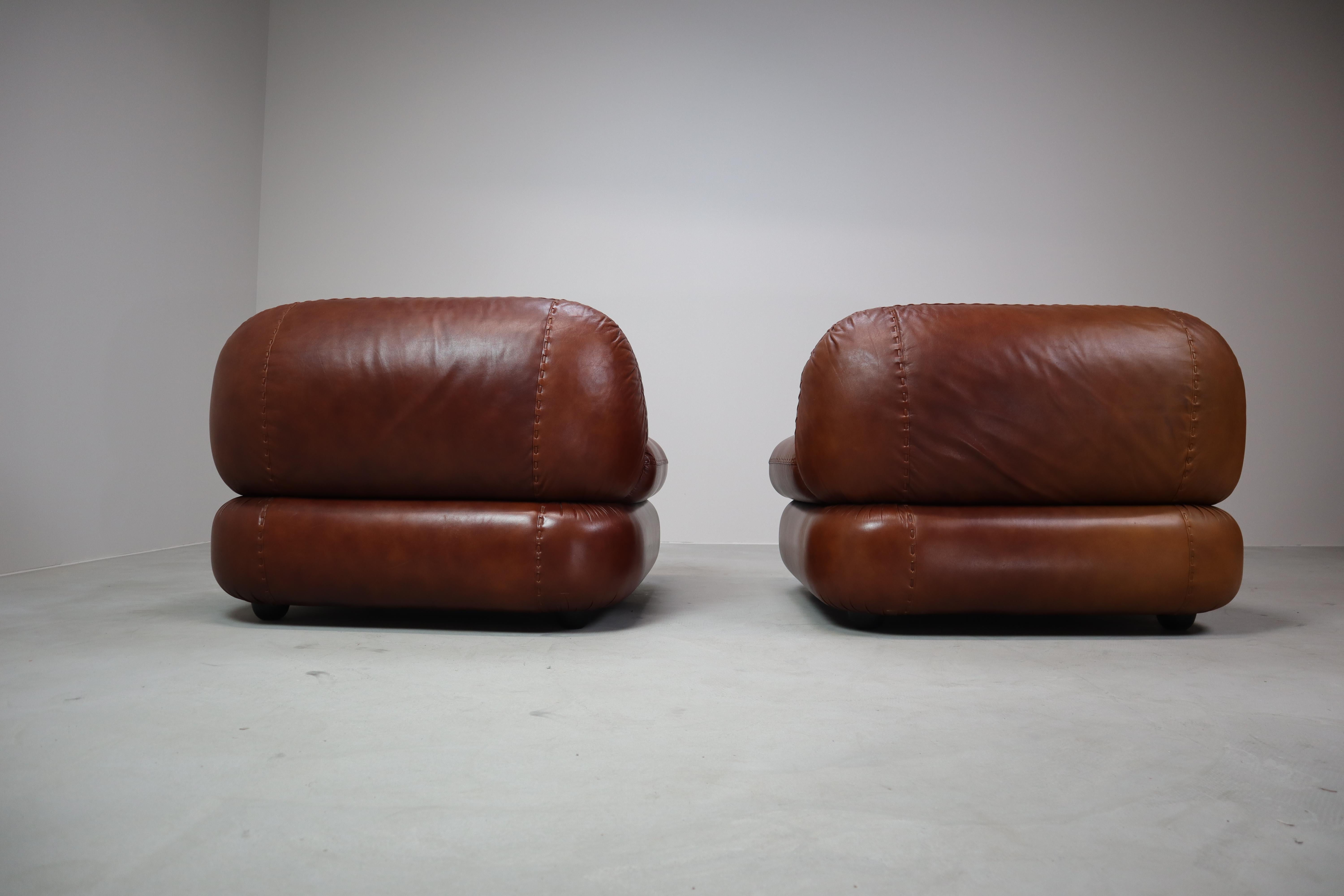 Sapporo leather armchairs by Mobil Girgi, italy 1970's For Sale 4