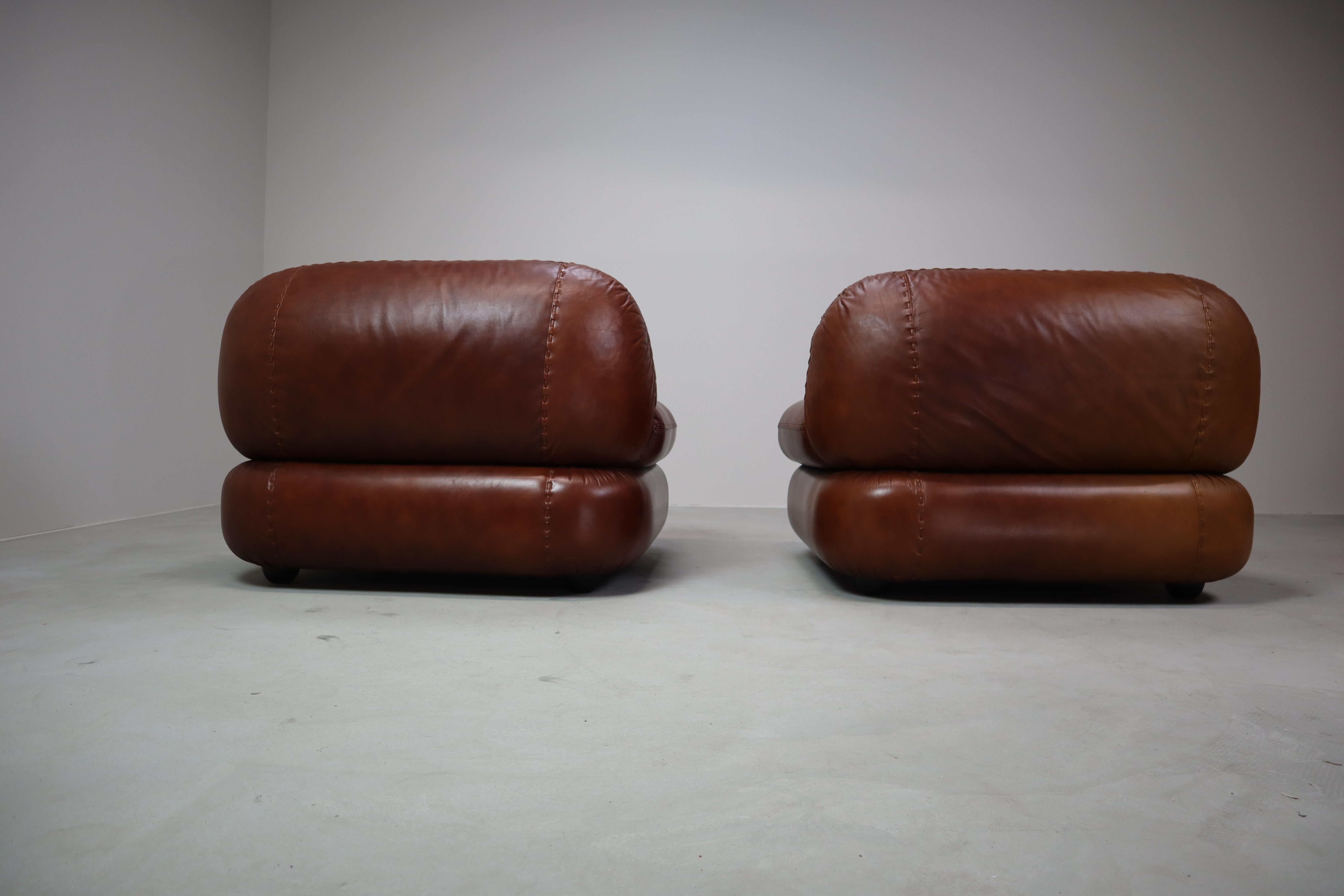 Sapporo leather armchairs by Mobil Girgi, italy 1970's For Sale 5
