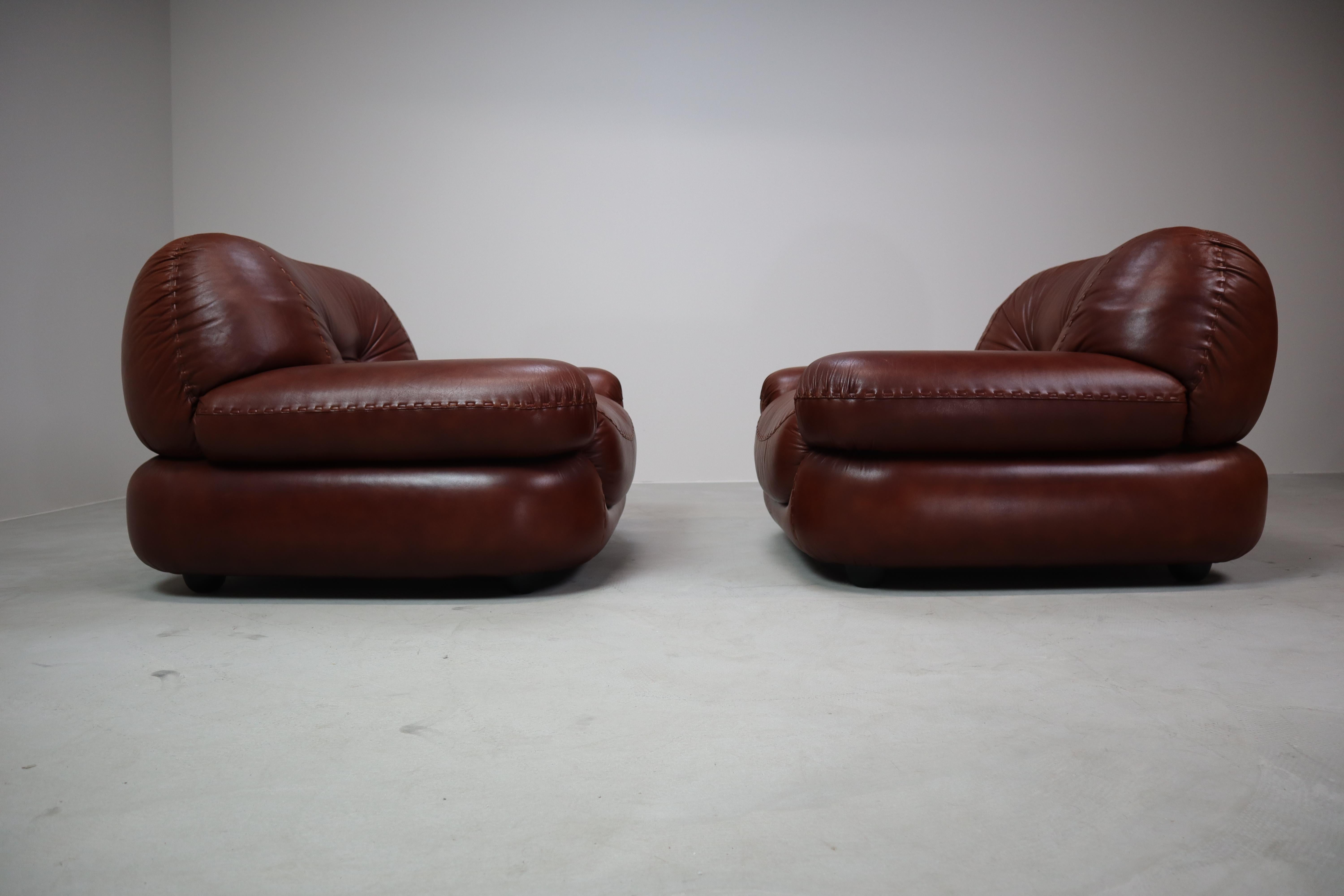 Sapporo leather armchairs by Mobil Girgi, italy 1970's For Sale 6