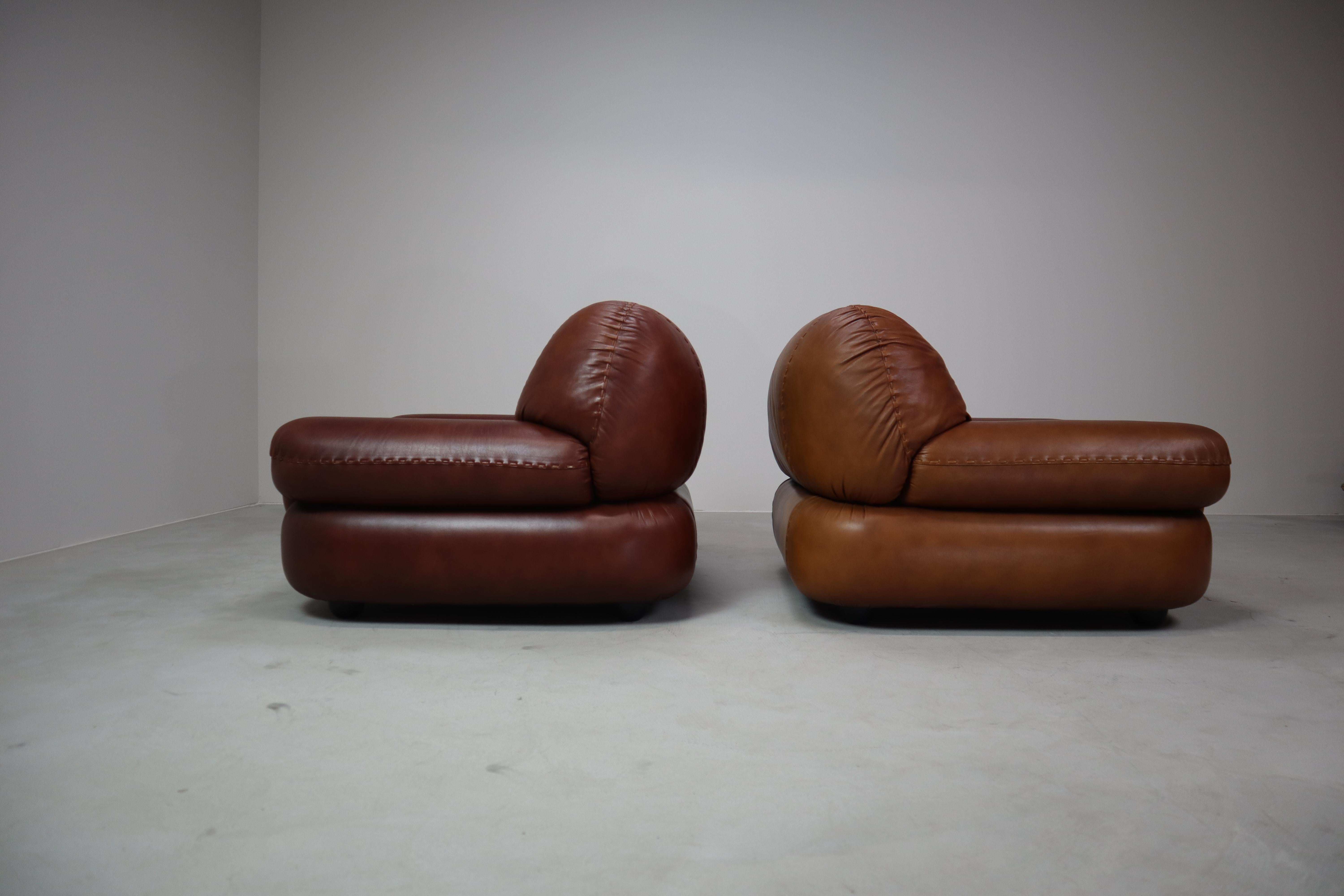 Sapporo leather armchairs by Mobil Girgi, italy 1970's For Sale 9