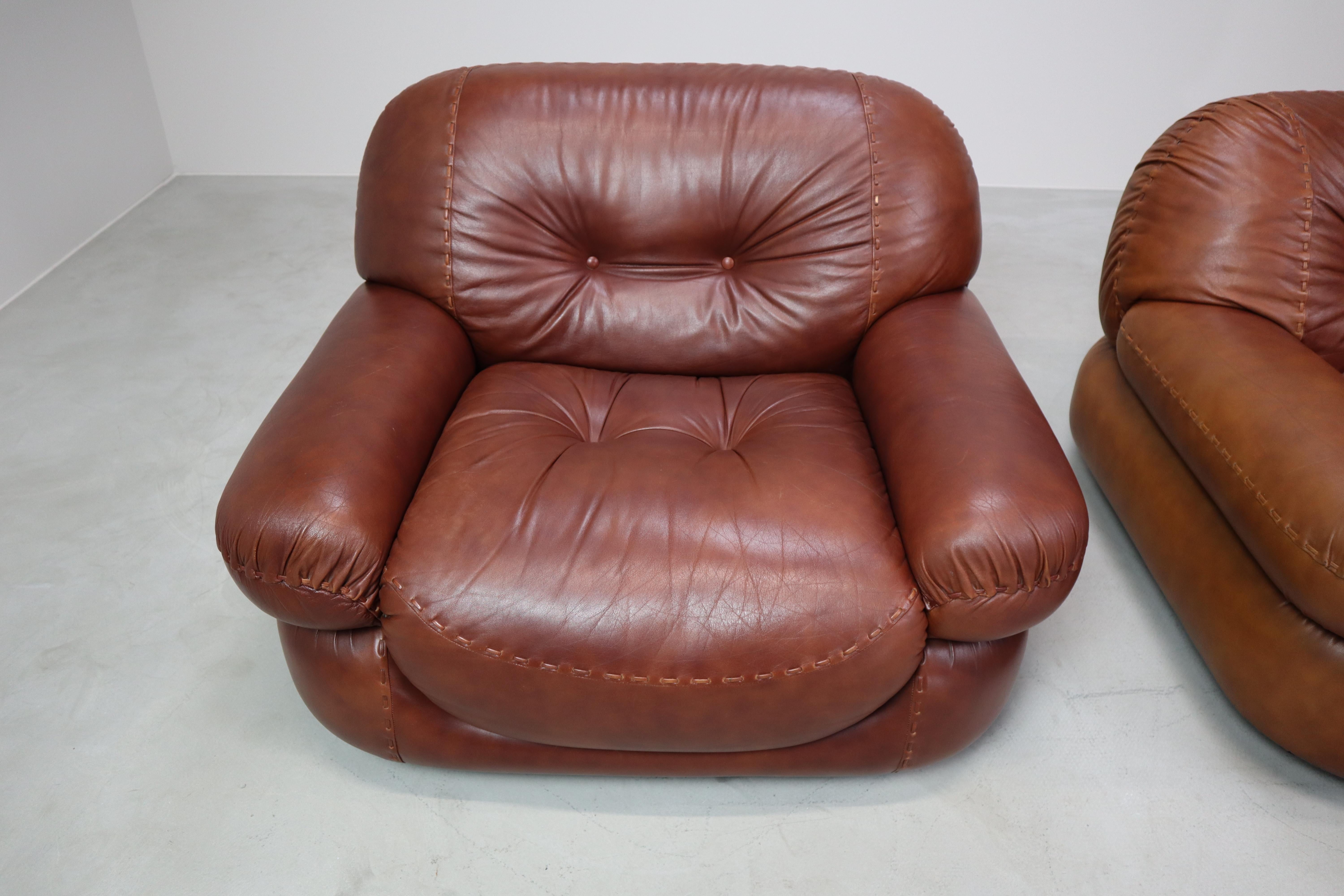 Mid-Century Modern Sapporo leather armchairs by Mobil Girgi, italy 1970's For Sale