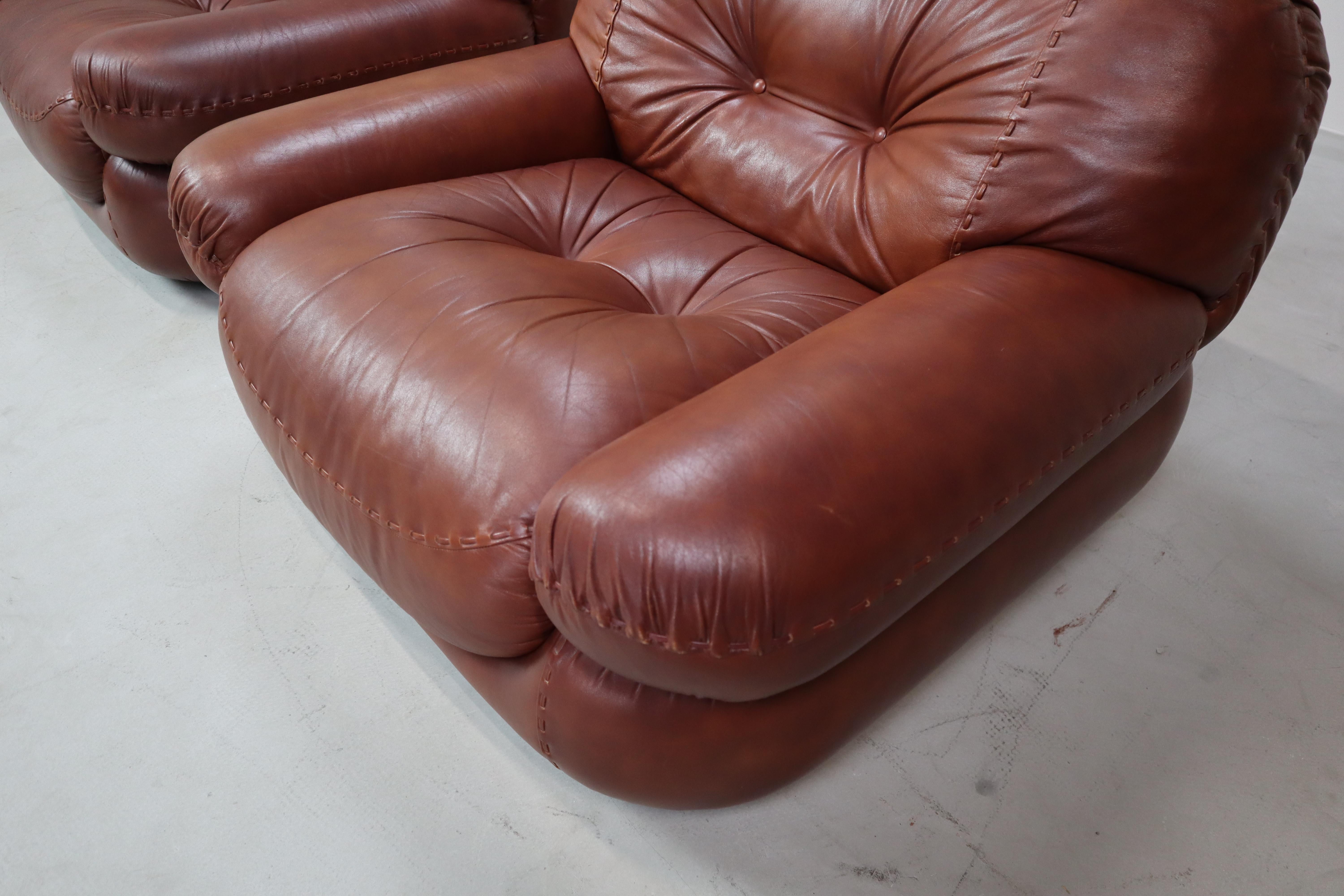 Sapporo leather armchairs by Mobil Girgi, italy 1970's For Sale 1