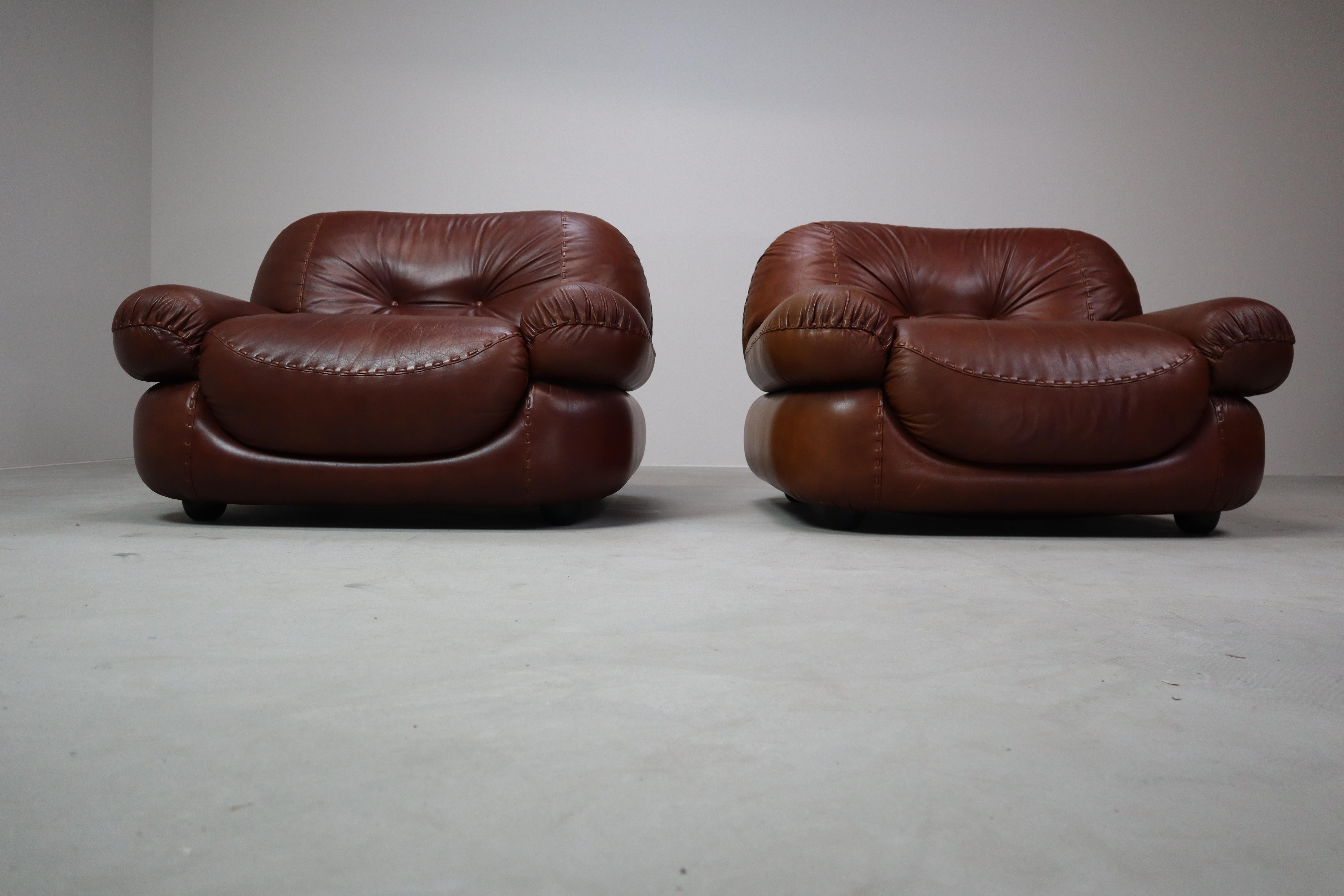 Sapporo leather armchairs by Mobil Girgi, italy 1970's For Sale 2