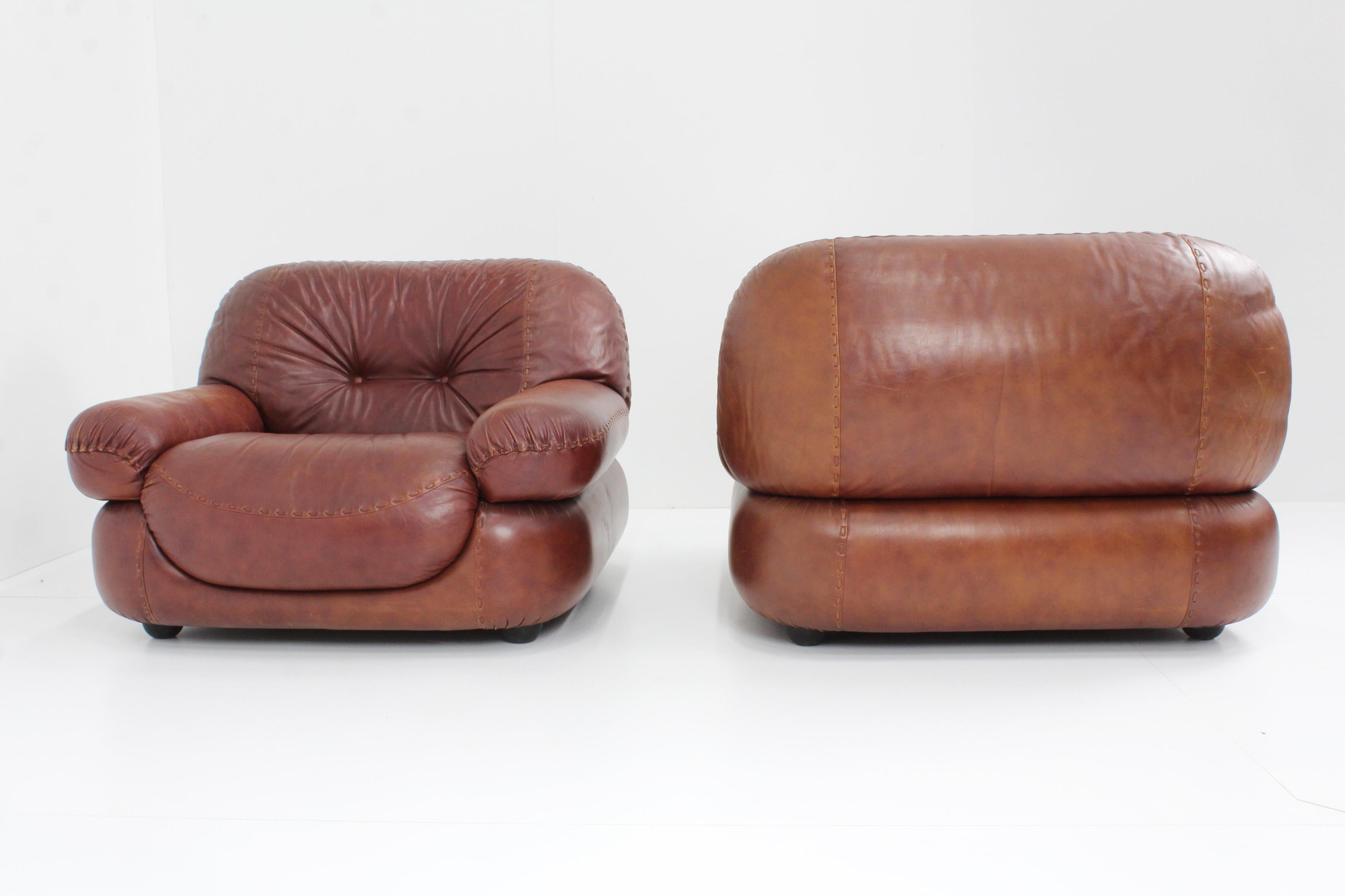 Mid-Century Modern Sapporo Leather armchairs by Mobil Girgi, Italy, 1970s, Set of 2