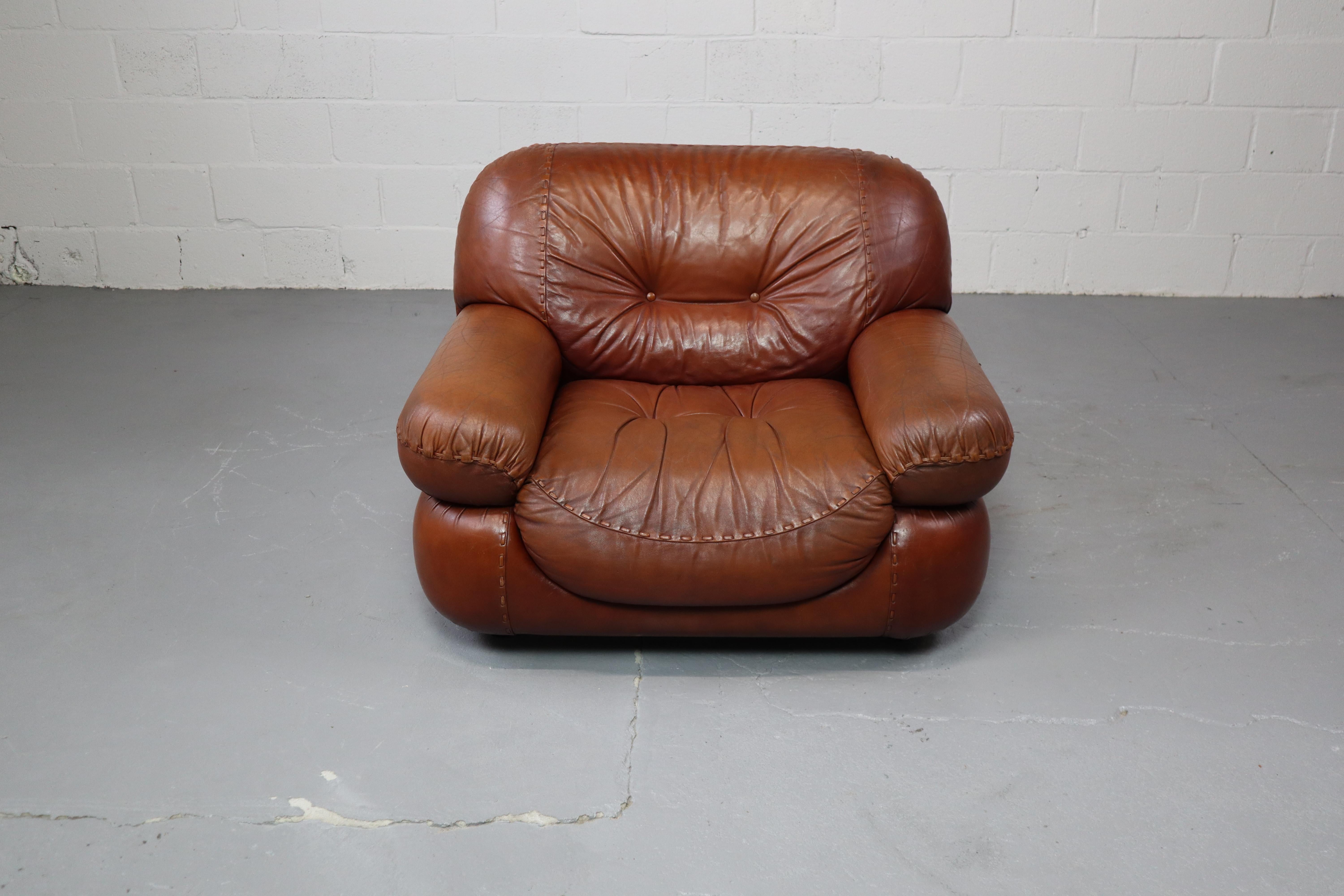 Mid-Century Modern Sapporo lounge chair produced by Mobil Girgi Italy 1970's