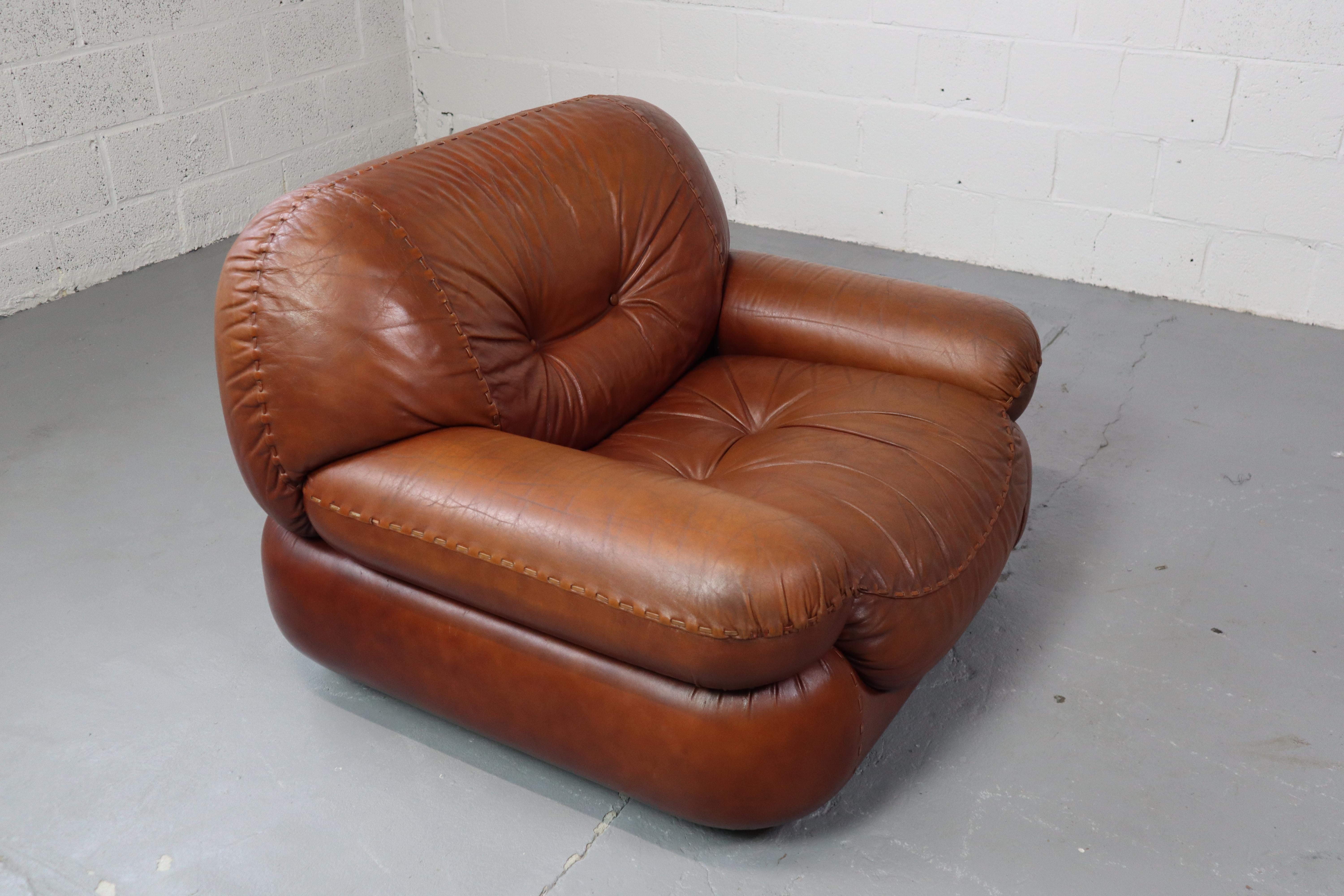 Sapporo lounge chair produced by Mobil Girgi Italy 1970's In Good Condition In Langemark-Poelkapelle, BE