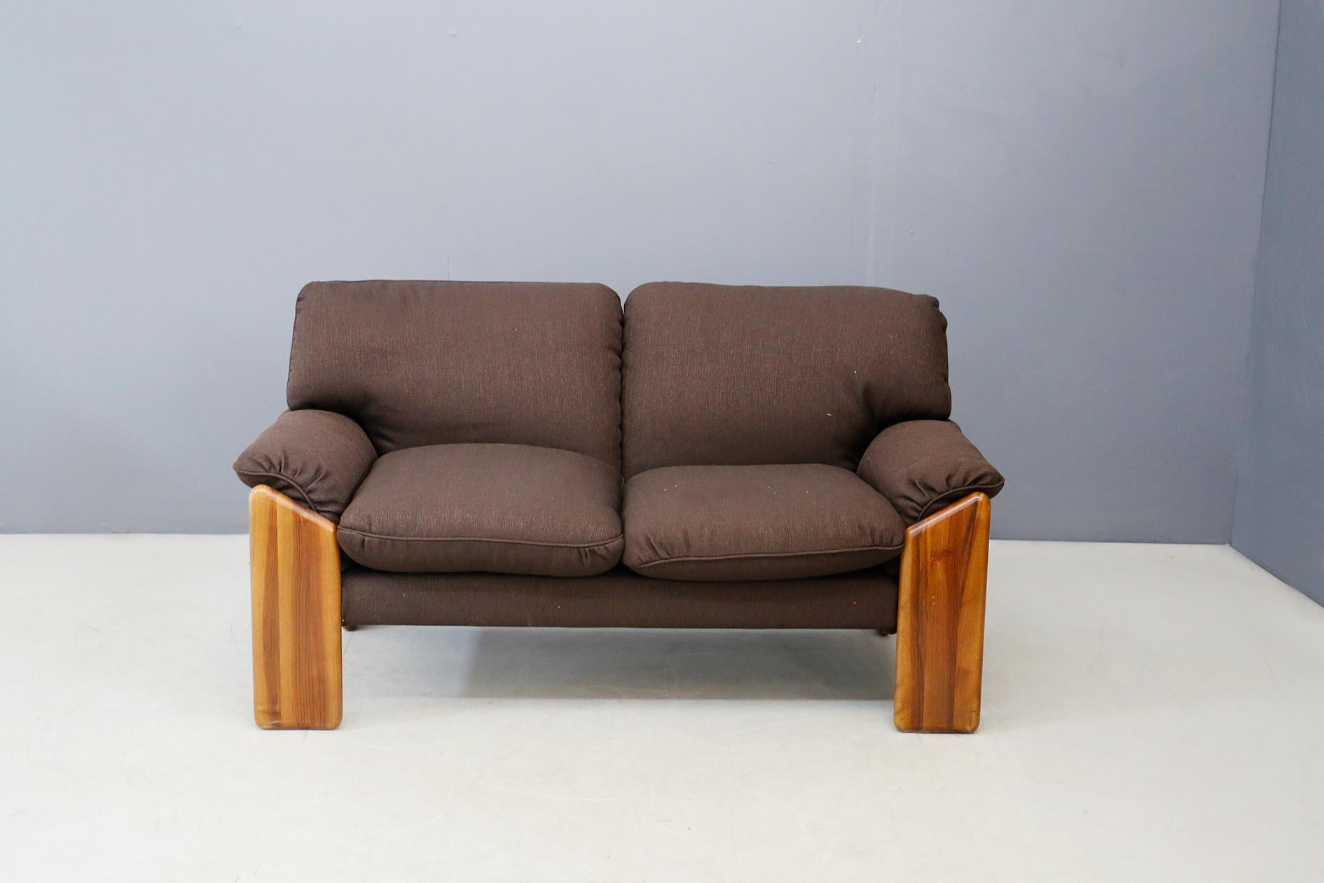 Two-seat sofa by Sapporo for Mobil Girgi from 1970. The sofa is made of noble woods with excellent finishes. The particularity of the sofa is its very geometric line, it looks like an interlocking of triangles designed to create a perfect harmony.