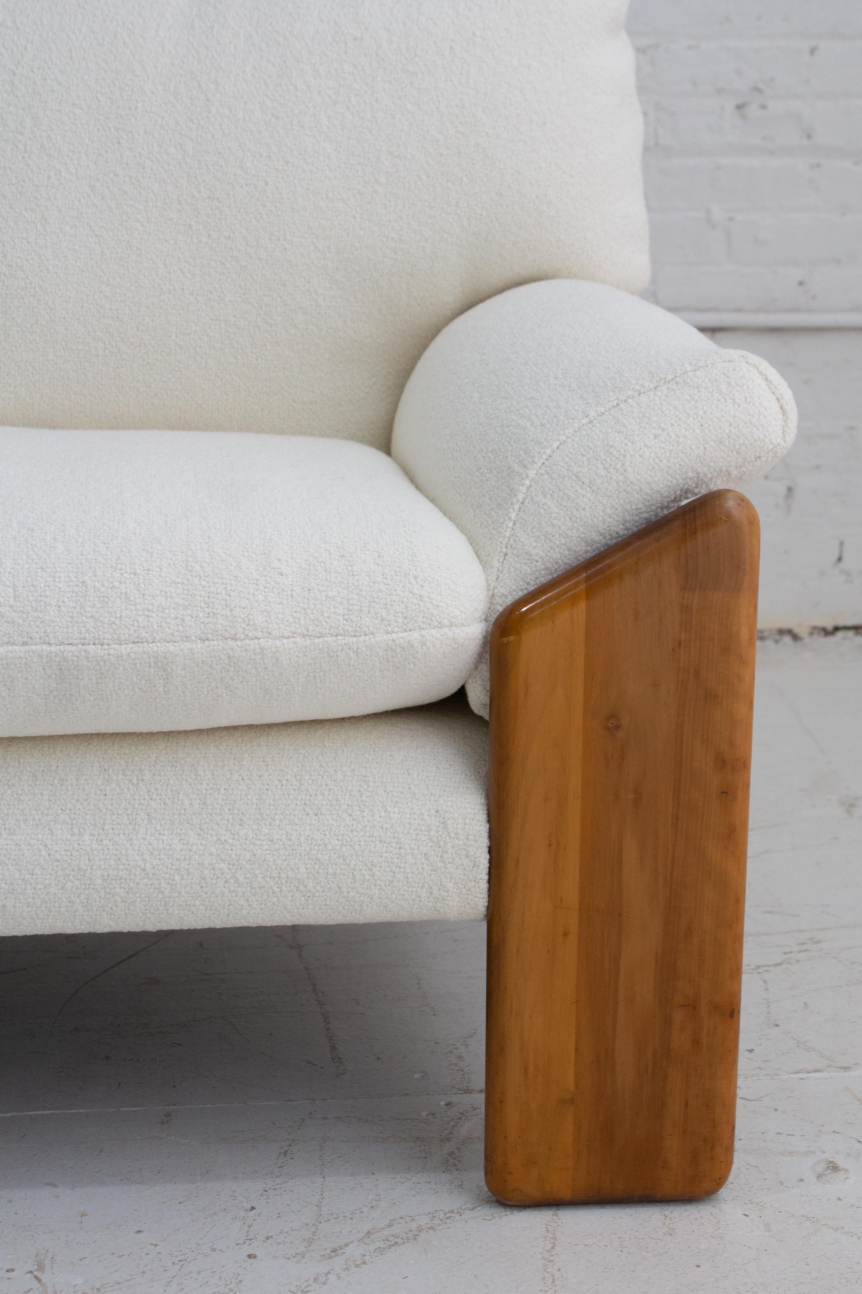 „Sapporo“ Zweisitzer-Sofa mit Holzrahmen von Mario Marenco für Mobil Girgi (Space Age) im Angebot