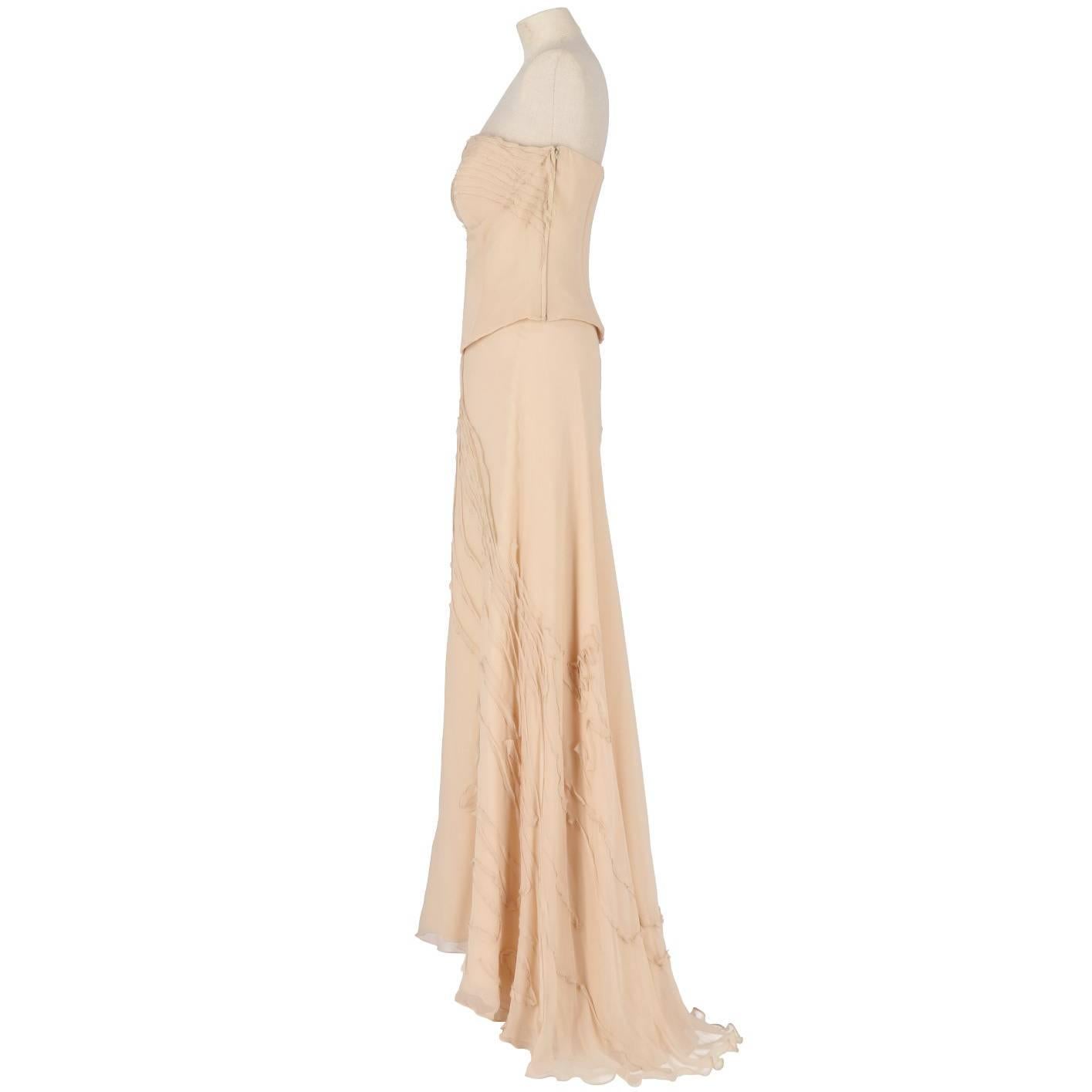 Delicate Sara & Rose silk wedding suit in a feminine pink blush color. It features a sweetheart neckline top and a lightly flared skirt with a small train. Both the top and the skirt are decorated with thin ruffles. The item is vintage, it was