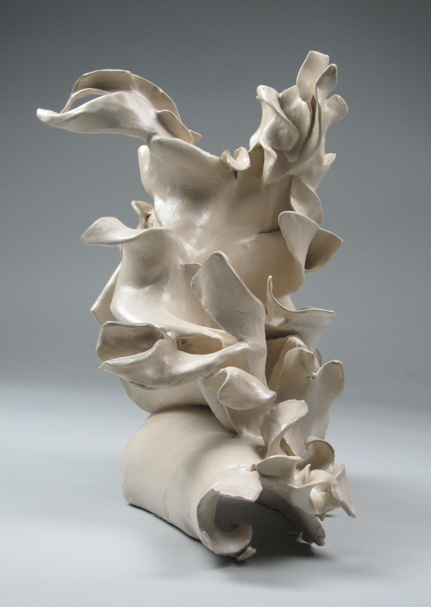 « Flip », gestuel, céramique, sculpture, blanc, crème, gris, bleu, grès en vente 1