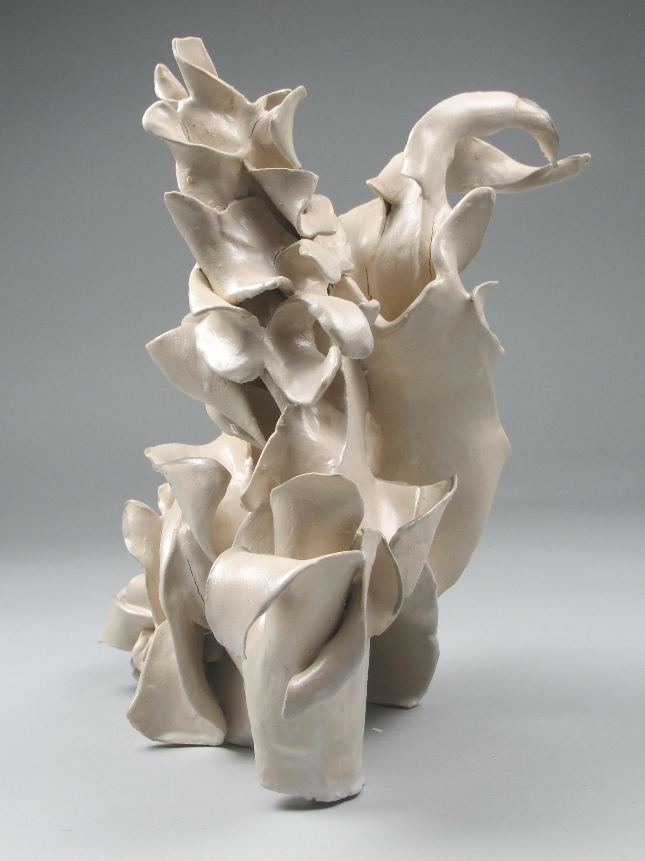 « Flip », gestuel, céramique, sculpture, blanc, crème, gris, bleu, grès en vente 3