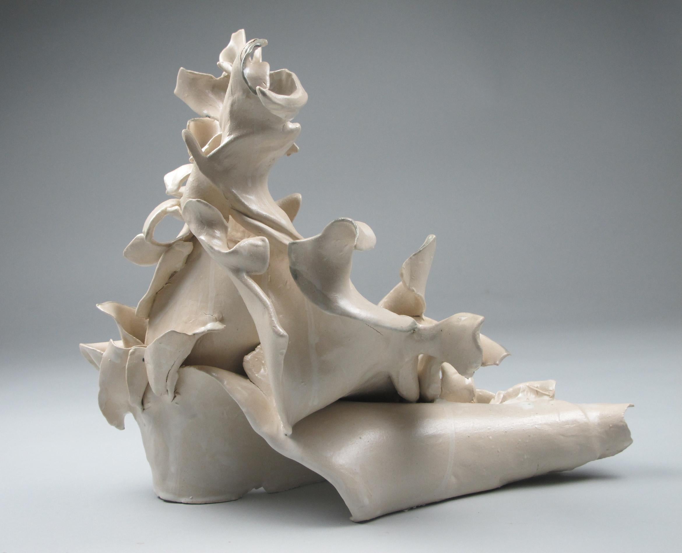 « Flip », gestuel, céramique, sculpture, blanc, crème, gris, bleu, grès en vente 5