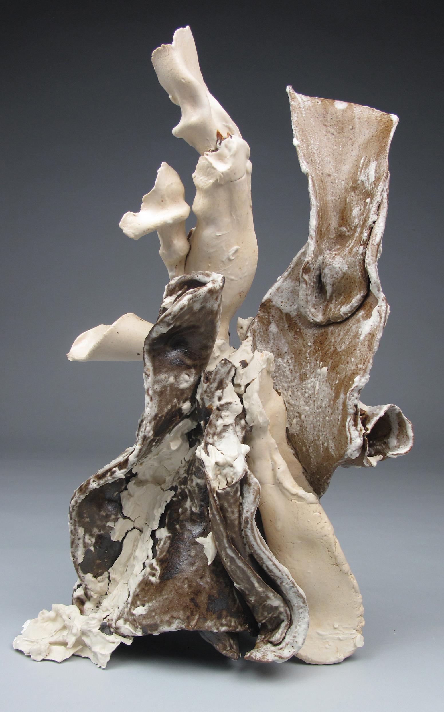 "Jagged", gestuel, céramique, sculpture, marron, blanc, crème, grès