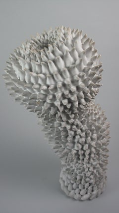 "Spore", gestuel, céramique, mat, sculpture, blanc, gris, grès