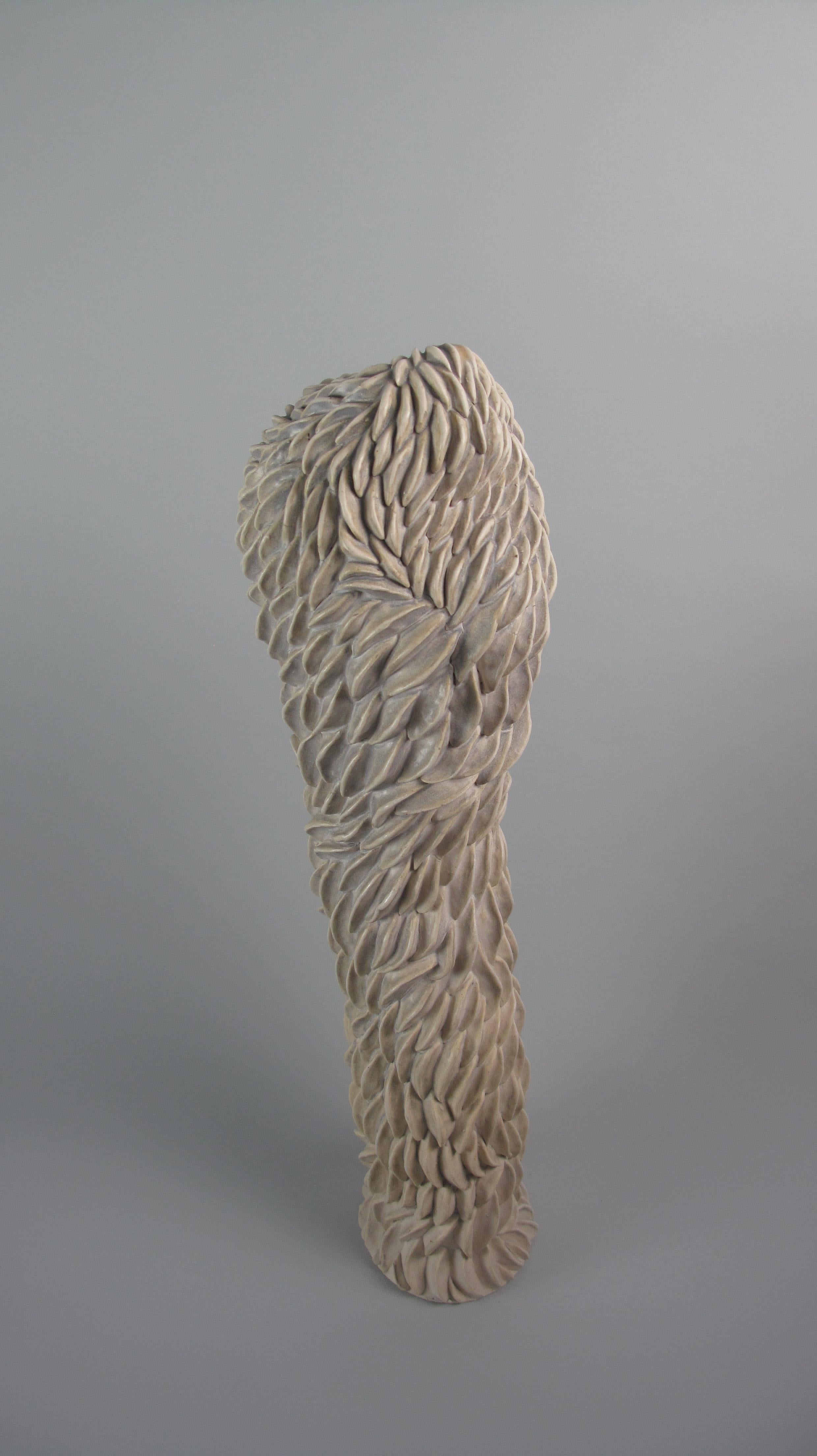 „Swarming Bulge“, gestische Keramik, Skulptur, weiß, cremefarben, grau, Steingut im Angebot 2