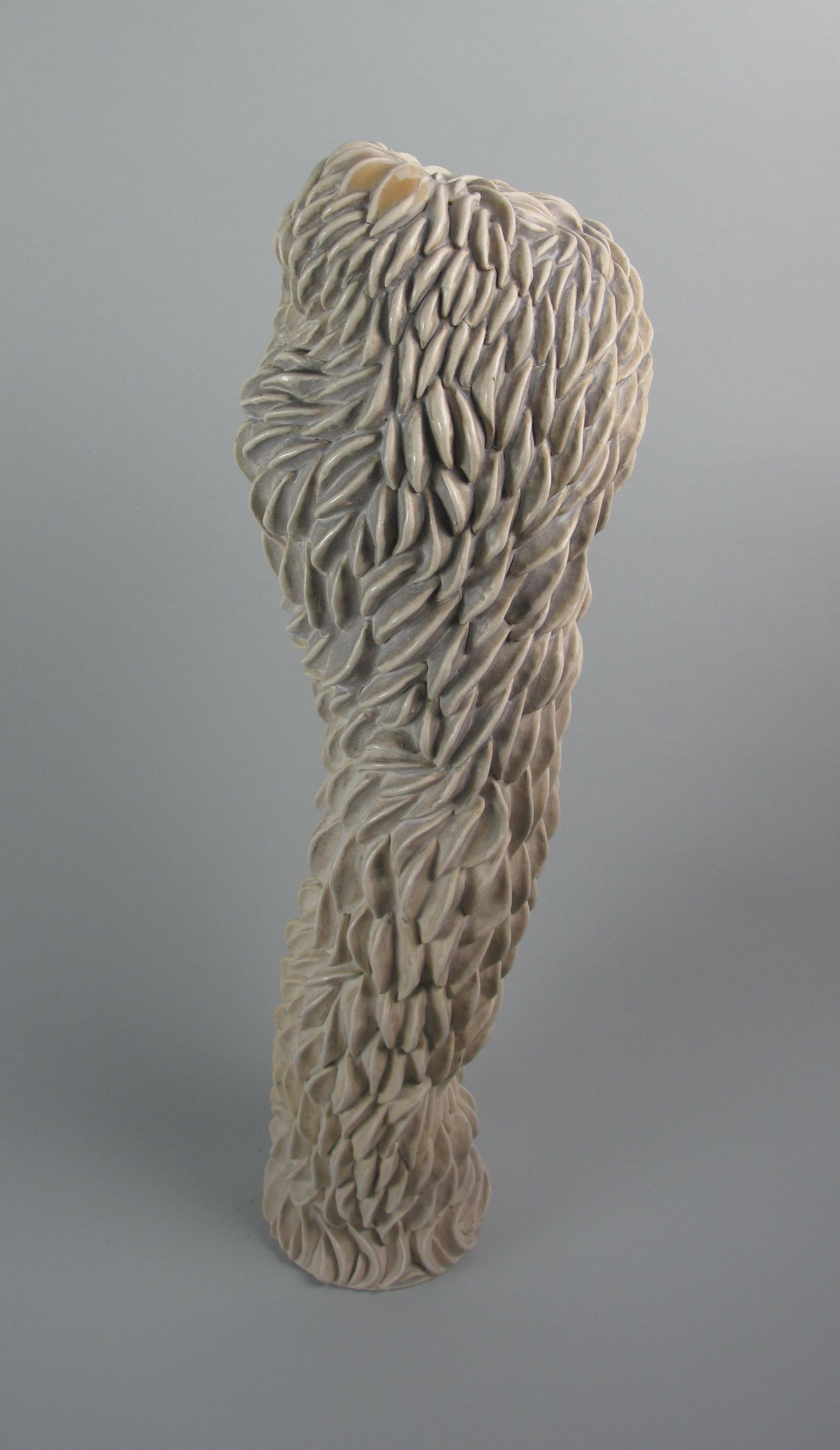„Swarming Bulge“, gestische Keramik, Skulptur, weiß, cremefarben, grau, Steingut im Angebot 4