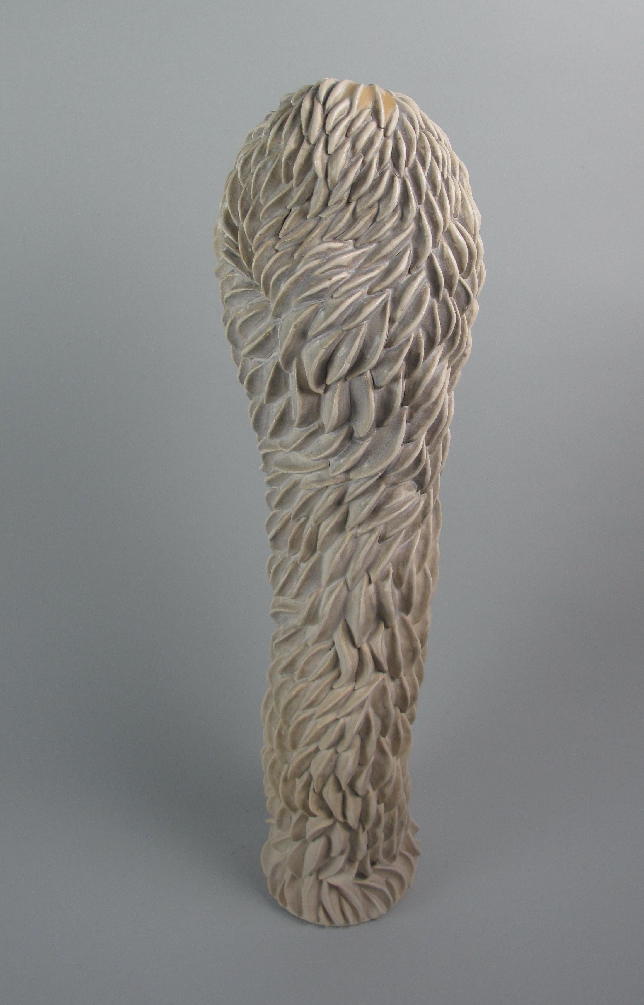 „Swarming Bulge“, gestische Keramik, Skulptur, weiß, cremefarben, grau, Steingut im Angebot 5