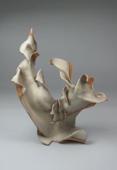 « Way », céramique, crème, sépia, gris, sculpture
