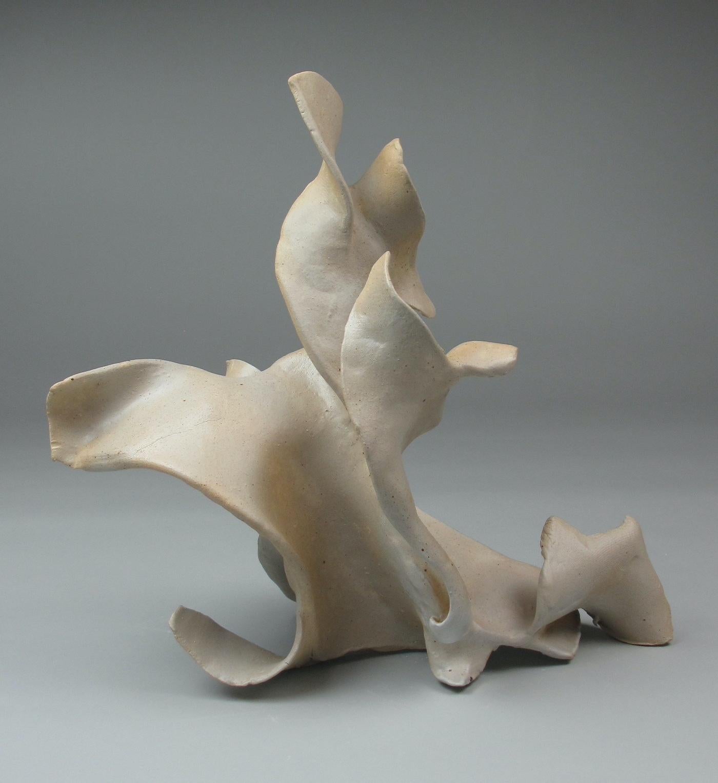 "Tinge", contemporain, gestuel, céramique, crème, blanc, gris, sculpture, 2024.