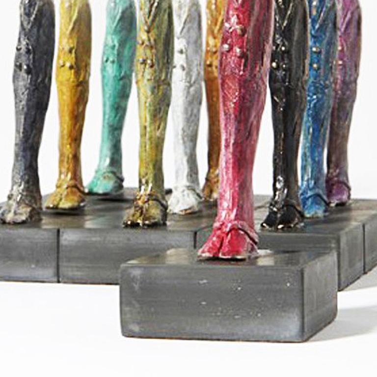 Corporate Body -escultura figurativa contemporánea en bronce - Figurative Sculpture Oro de Sara Ingleby-Mackenzie