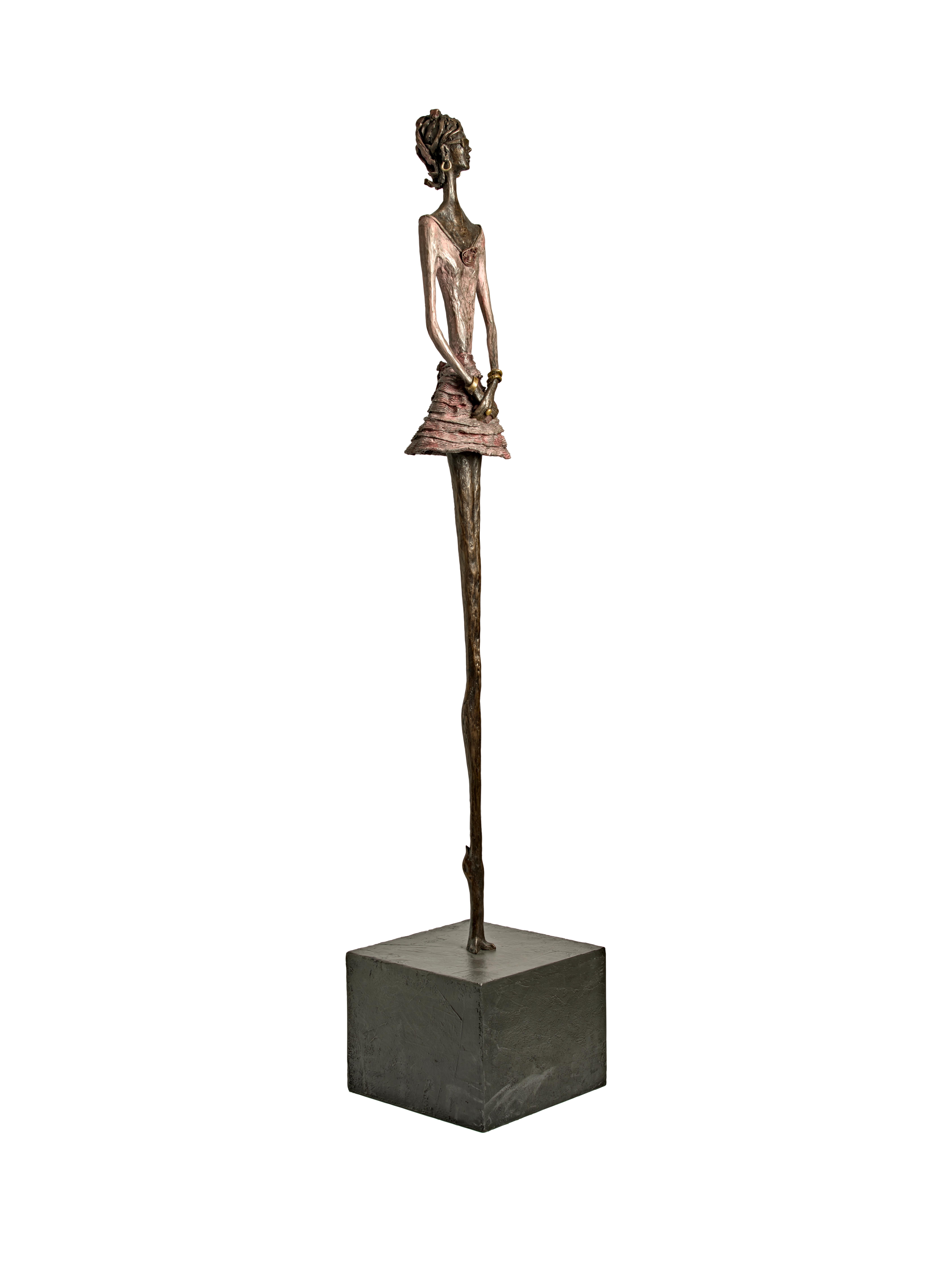 Daiquiri (résine de bronze) - sculpture contemporaine de mode féminine haute  - Contemporain Sculpture par Sara Ingleby-Mackenzie