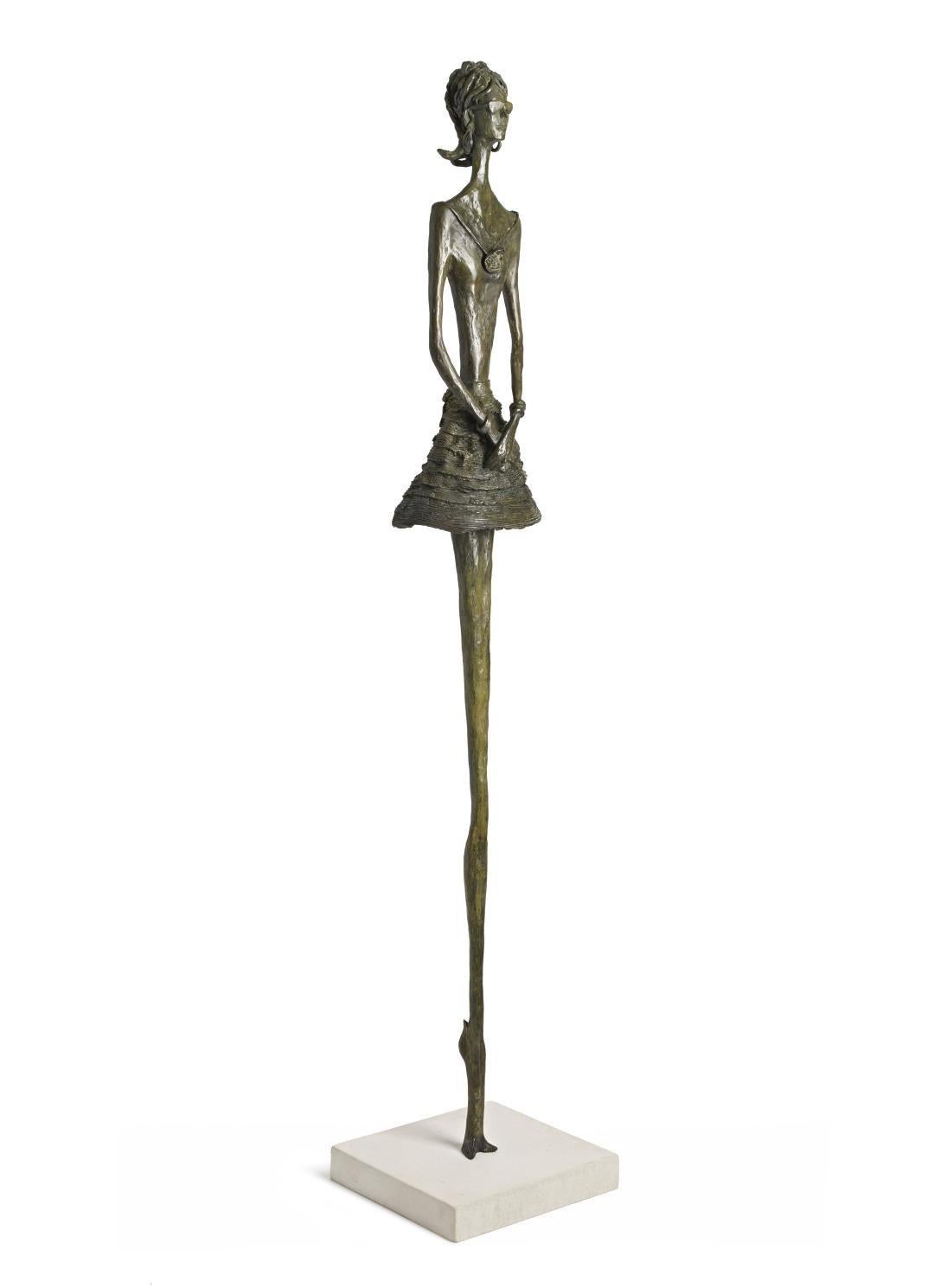 Daiquiri - statua figurativa sottile in bronzo