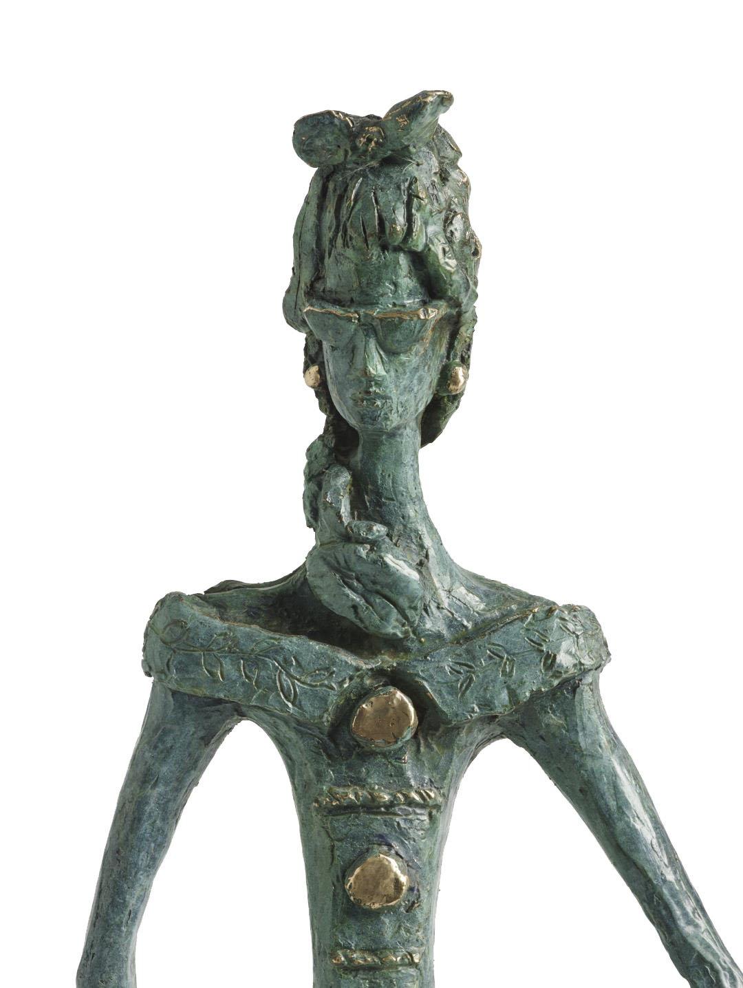 Double Date, mince statue figurative féminine en bronze - Contemporain Sculpture par Sara Ingleby-Mackenzie
