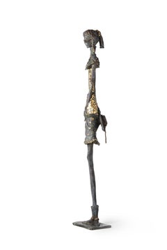 Festival Chic - statua contemporanea femminile in bronzo, scultura alta e sottile