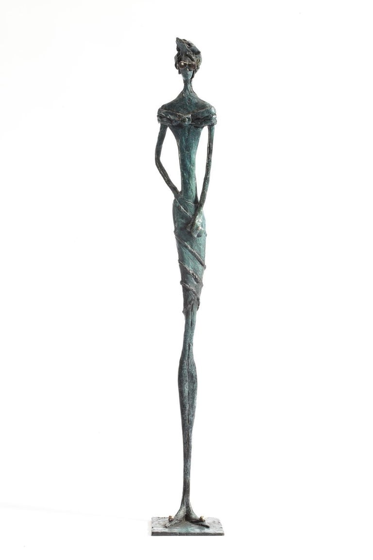 Sara Ingleby-Mackenzie – Hochwertige, schlanke, figurative Frauenstatue aus  Bronze im Angebot bei 1stDibs