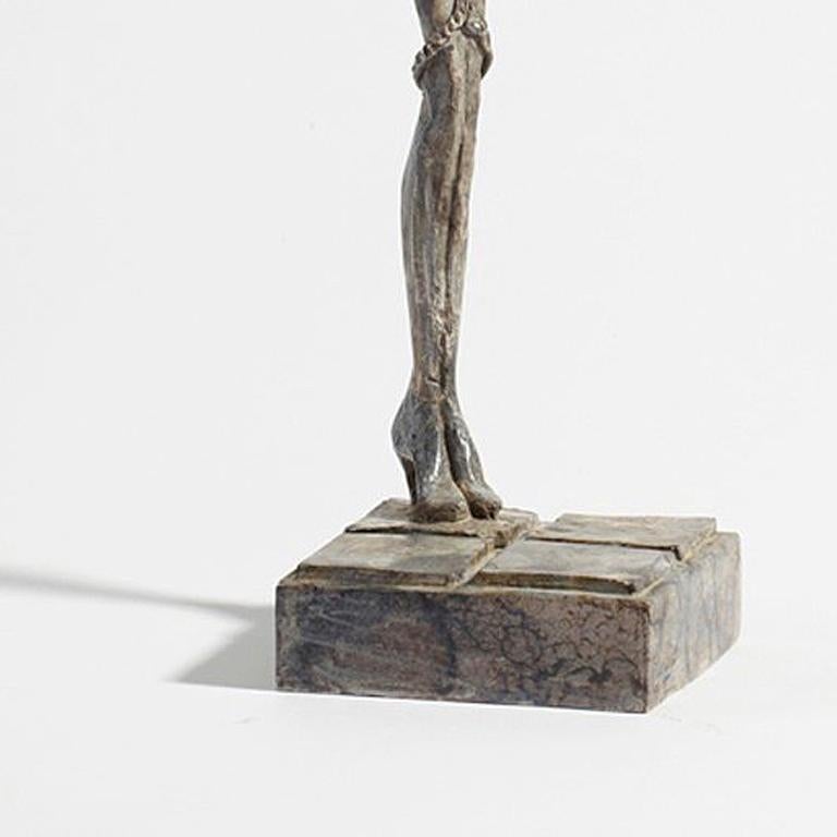 Sculpture figurative en bronze contemporaine de septembre  en vente 1