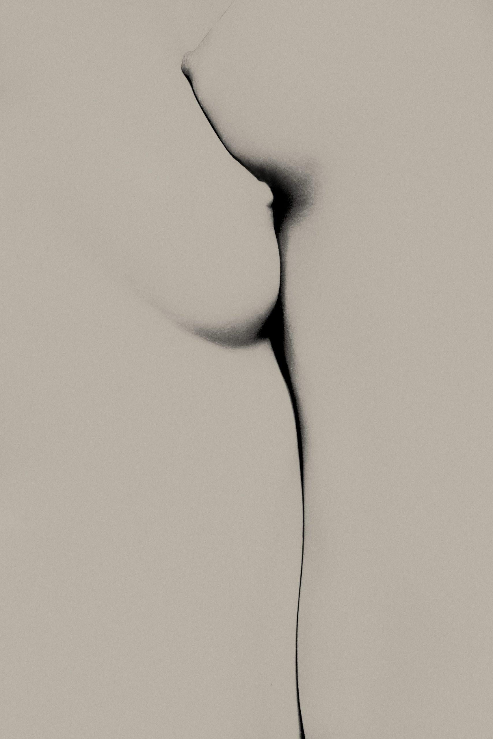 Sara Punt Nude Photograph – Between II, Fotografie, limitierte Auflage