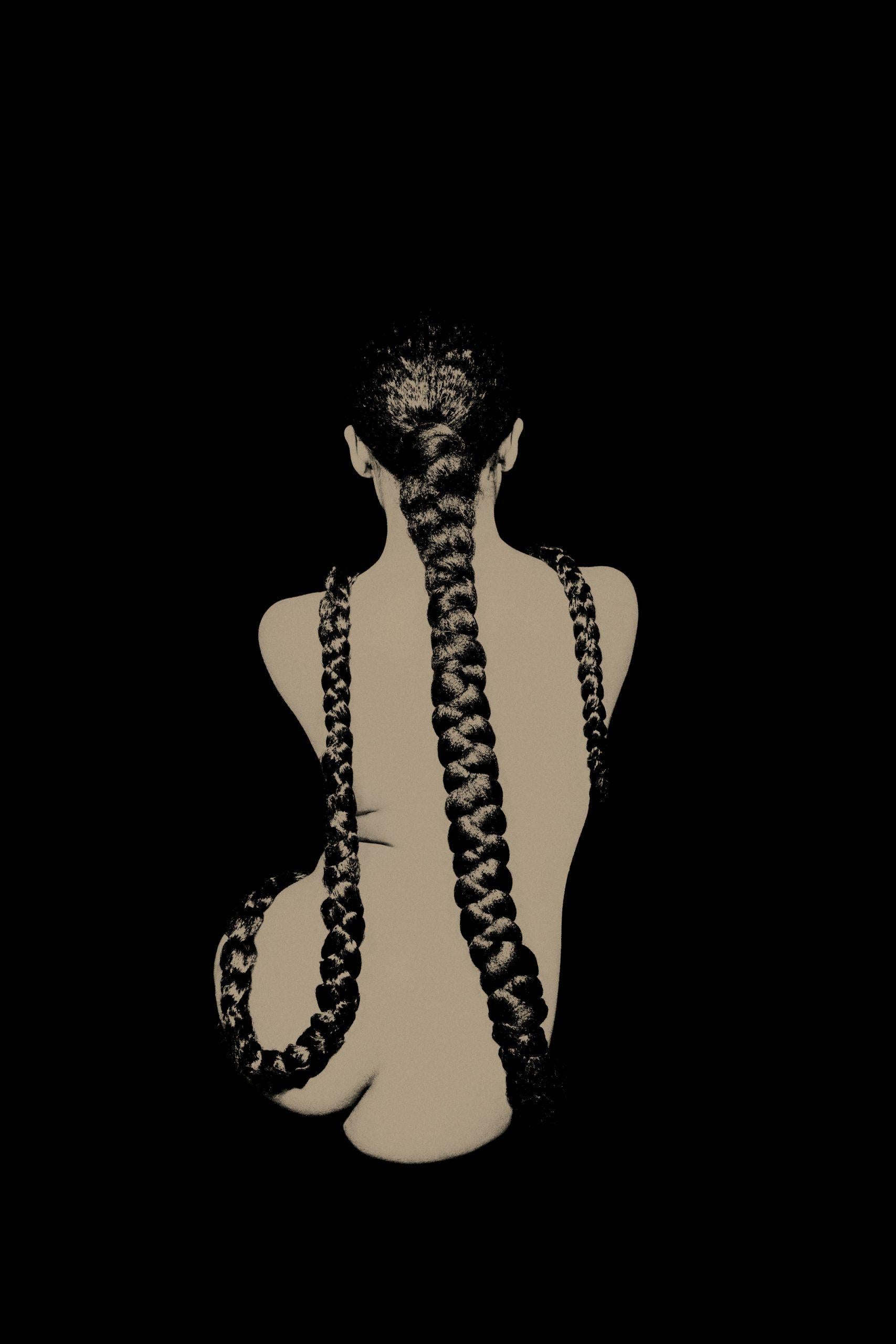 Sara Punt Black and White Photograph – The Longest Braid, Fotografie, limitierte Auflage