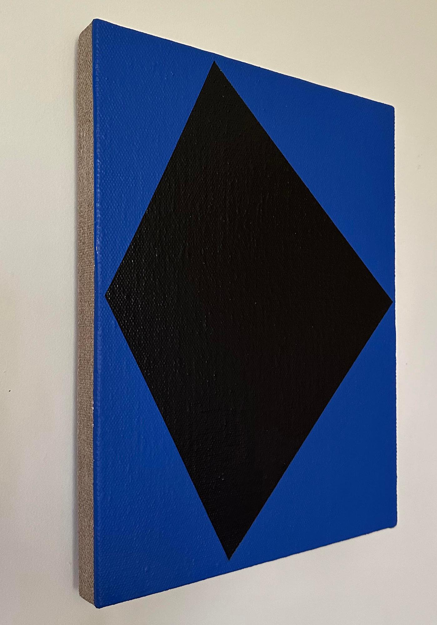 Sara Walton – Minimalistisches abstraktes Gemälde „Tension Play“ in Blau und Schwarz im Angebot 2