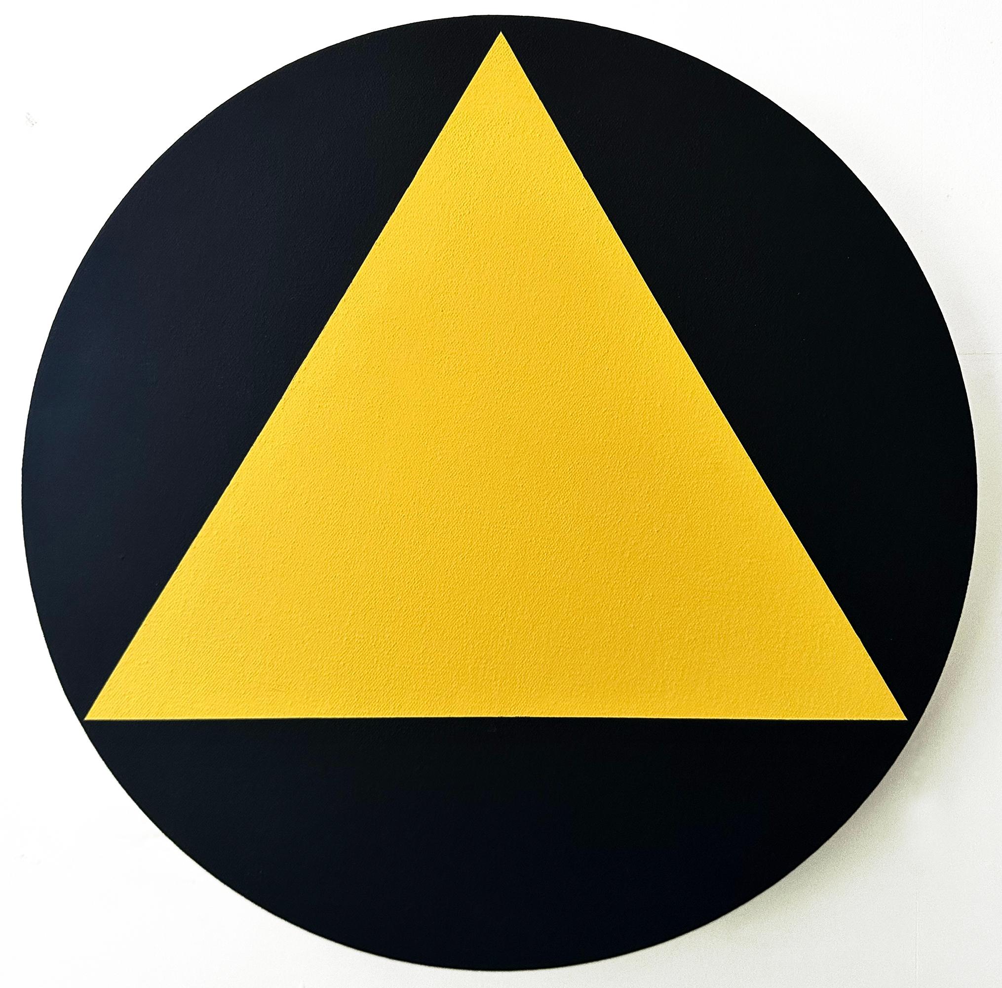 "Yellow Compression"
Acrylic on canvas over shaped panel. 
16"diameter.
2020

Sara Walton orchestrates a symphony of color that transcends mere visual aesthetics, delving deep into the realm of emotion and perception. Her canvases, often comprised