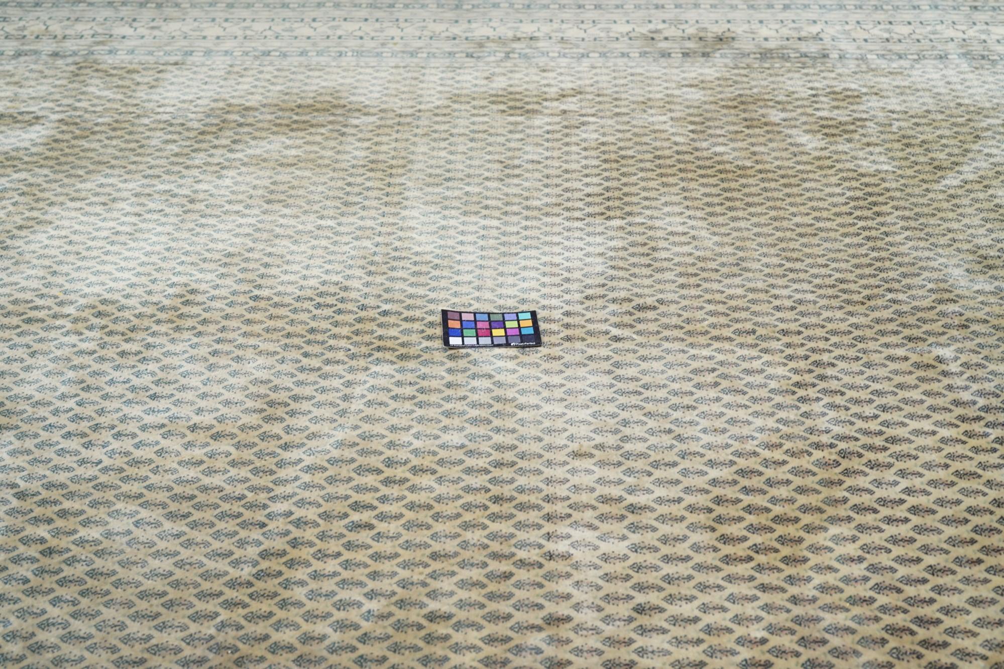 Vintage Saraband Rug 9'11'' x 12'2'' For Sale 5