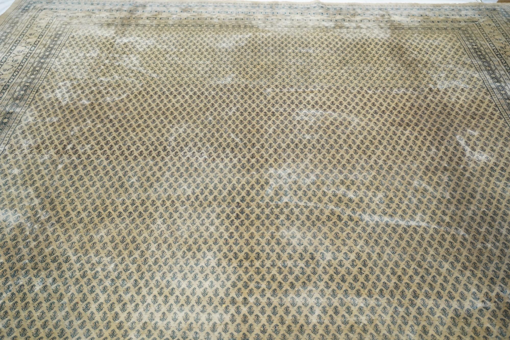 Vintage Saraband Rug 9'11'' x 12'2'' For Sale 1