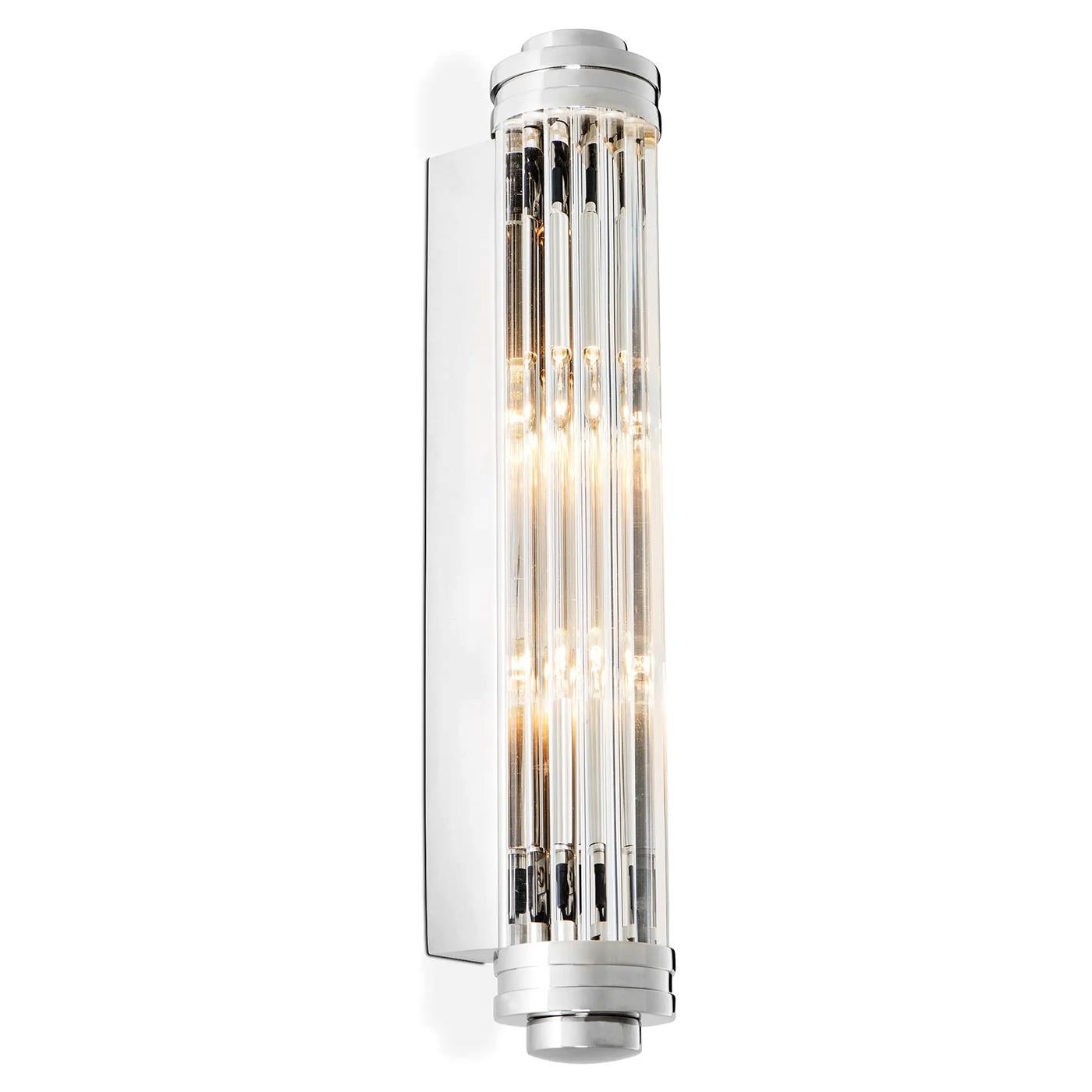 Lampada da parete Saragosa Nickel Medium con struttura in ottone massiccio
in finitura nichel e con parti in acciaio inossidabile. Con vetro trasparente 
e luce all'interno. 2 lampadine, portalampada tipo E14, max 40 watt,
220-240 volt. Dimmerabile,