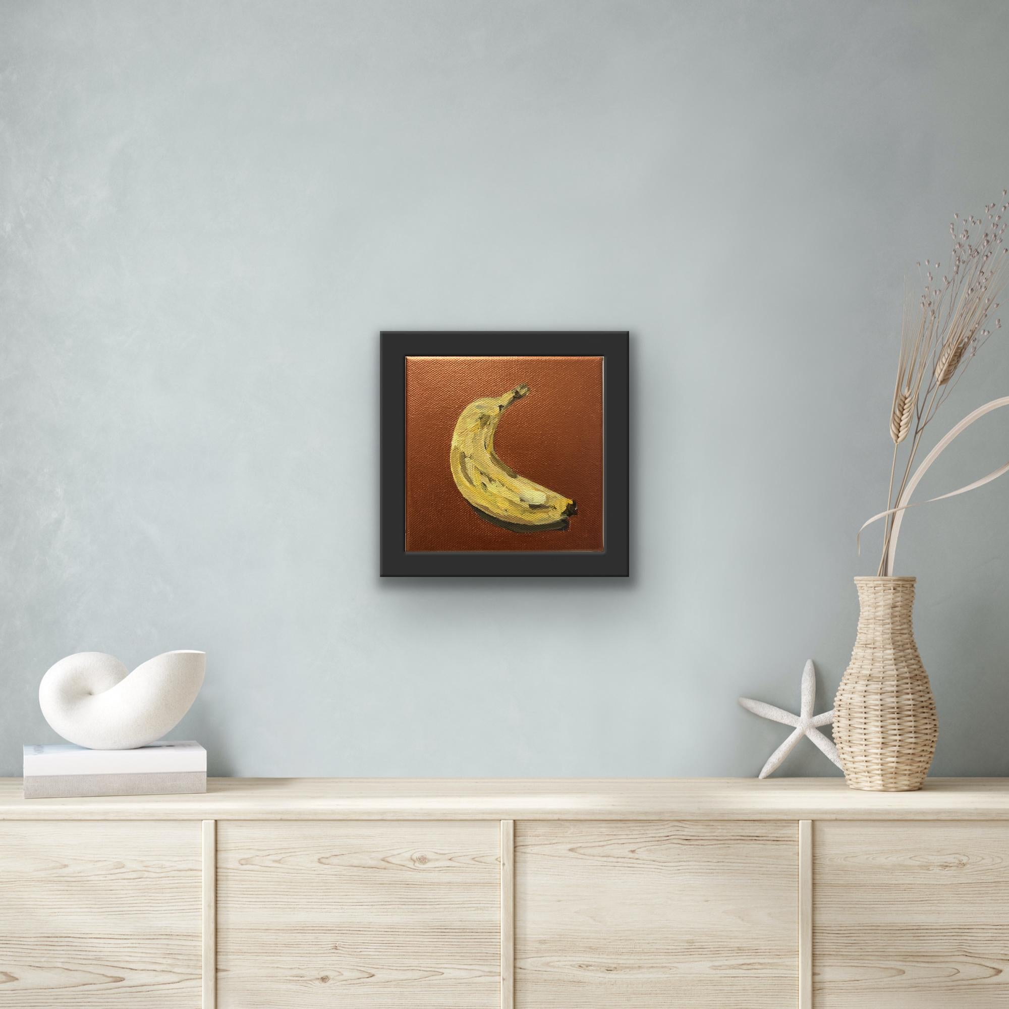 Dinky Banana on metallic square, original painting, still life, contemporary (Impressionismus), Painting, von Sarah Adams