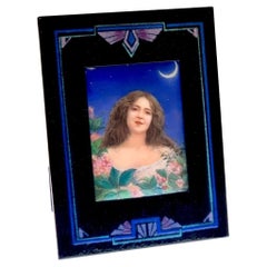 Targa smaltata francese di Sarah Bernhardt raffigurante l’allegoria della notte, firmata Augustine