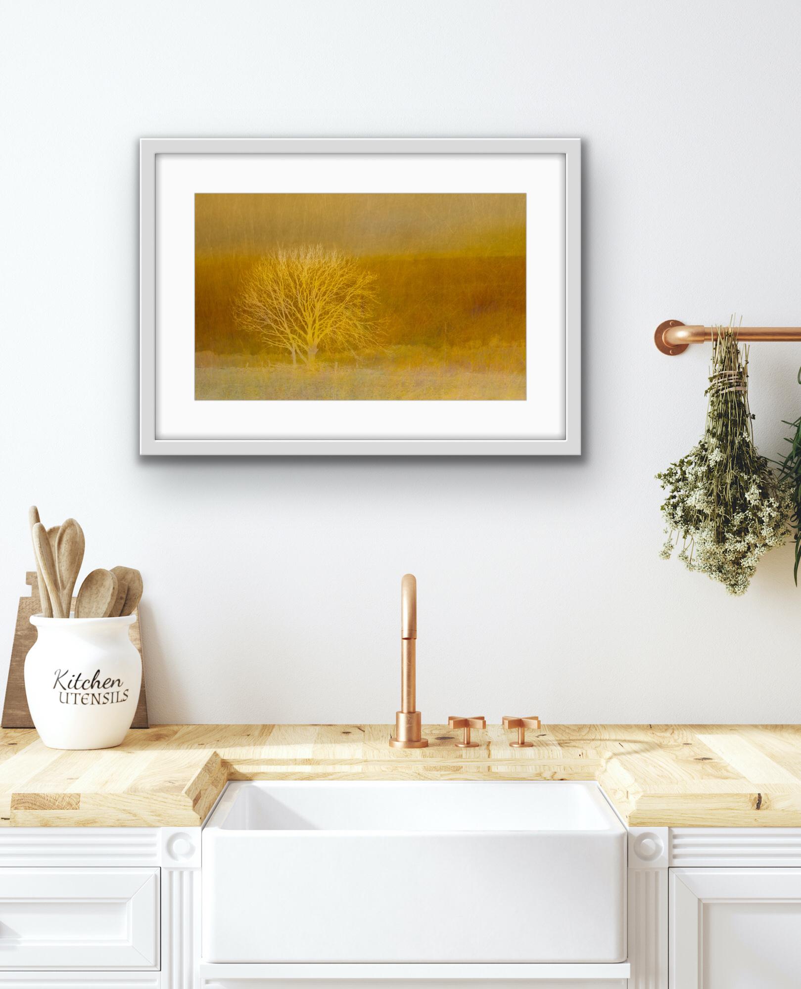 Antiker Laufsteg 2 – Painting von Sarah Brooks