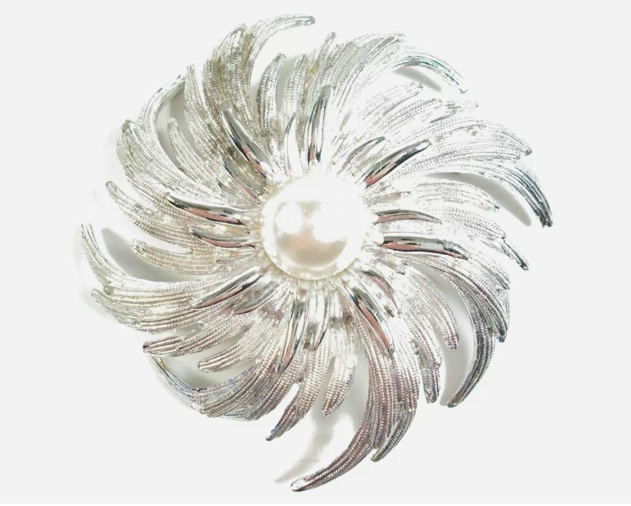 Modern SARAH COVENTRY - Large Faux Pearl & Silver Tone Brooch - Signed - Circa 1960's For Sale
