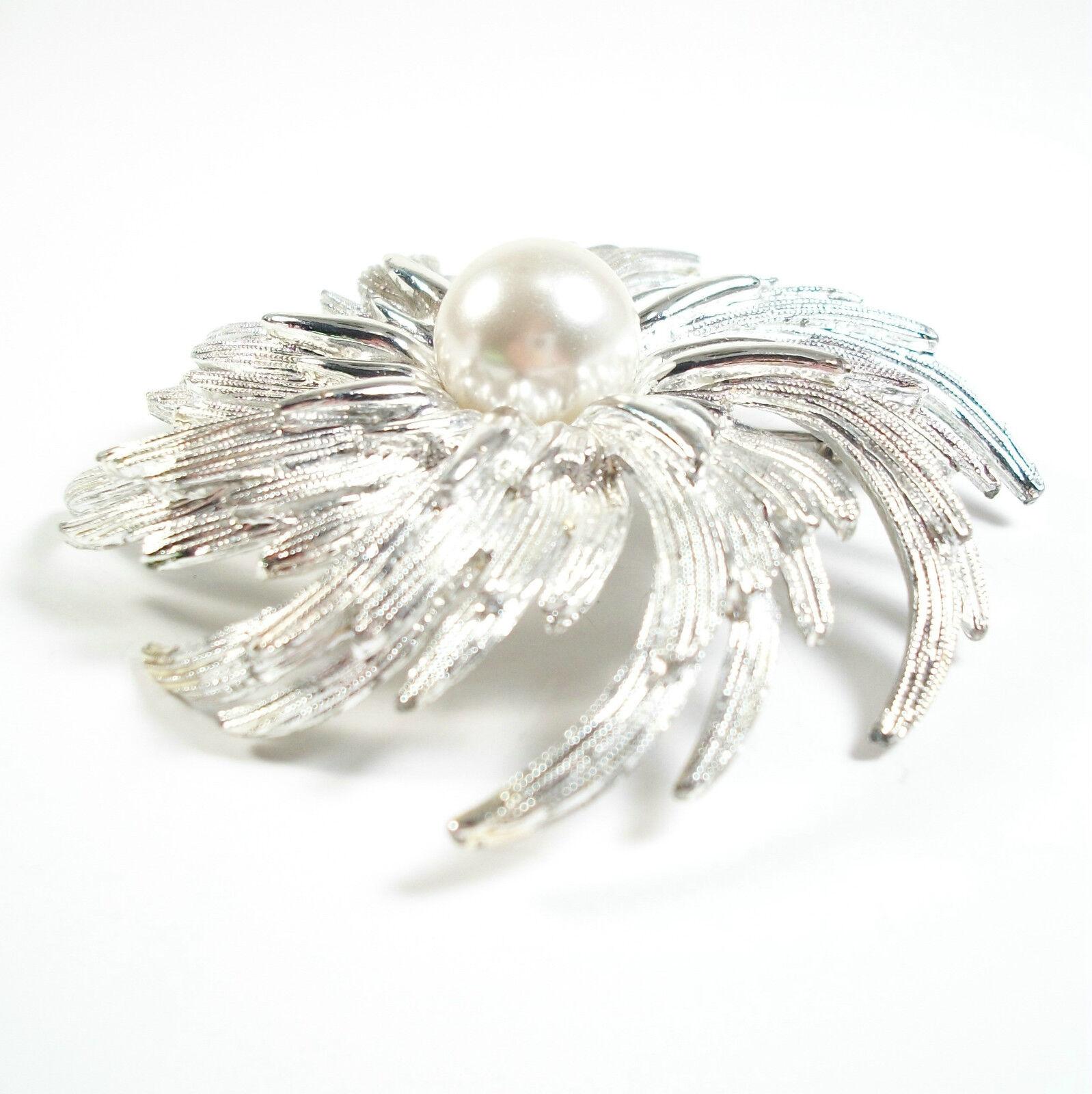 SARAH COVENTRY - Large Faux Pearl & Silver Tone Brooch - Signed - Circa 1960's For Sale 1