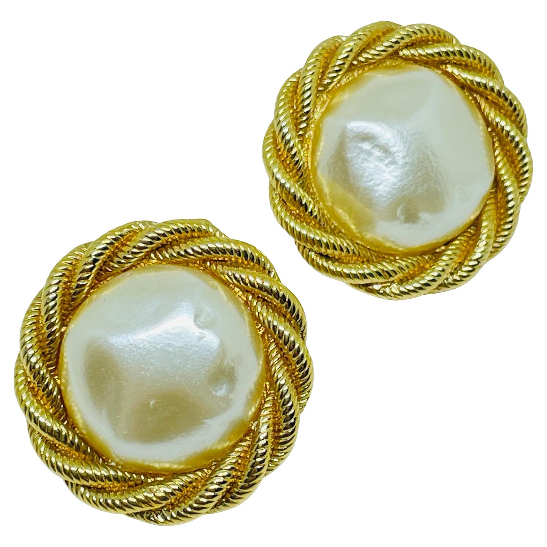 SARAH COVENTRY signed SC vintage gold tone pearl designer pierced earrings For Sale